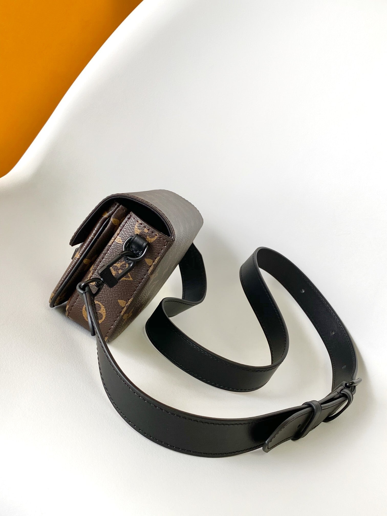 1:1 Replica LV crossbody bag