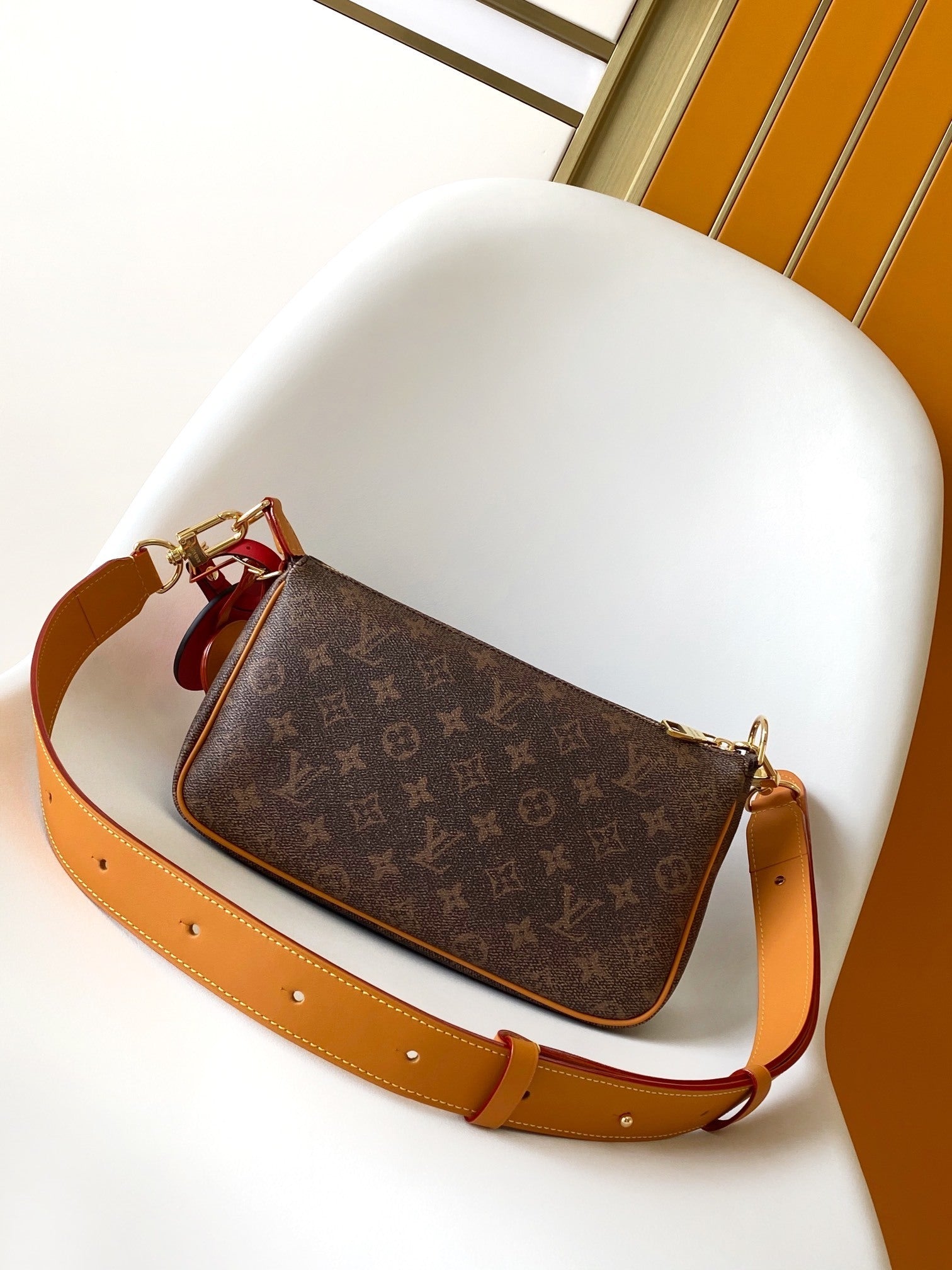 1:1 Replica LV crossbody bag