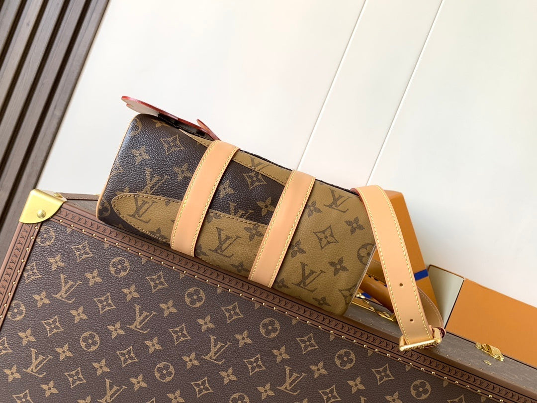 1:1 Replica LV pillow bag