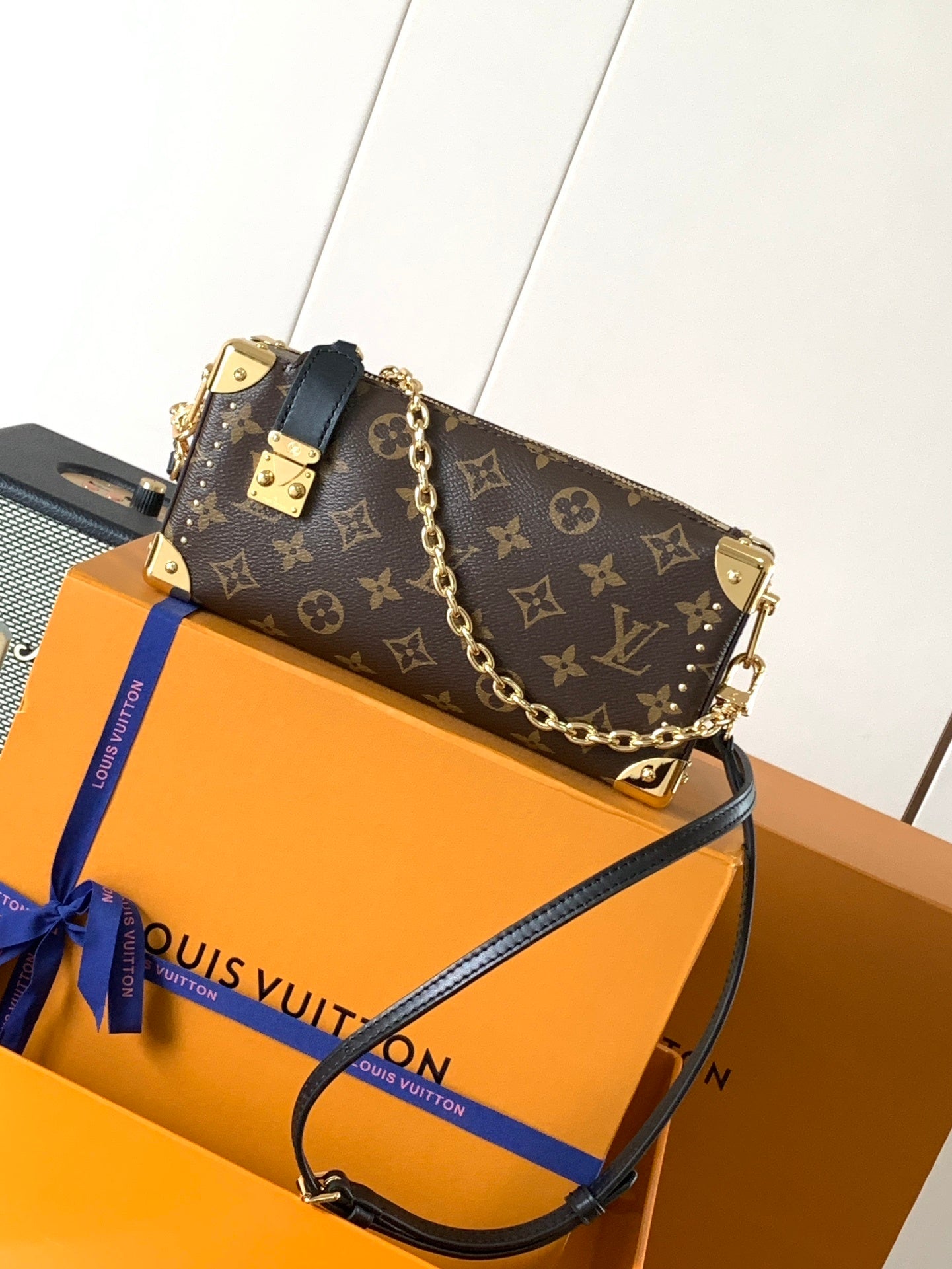 1:1 Replica LV chain bag