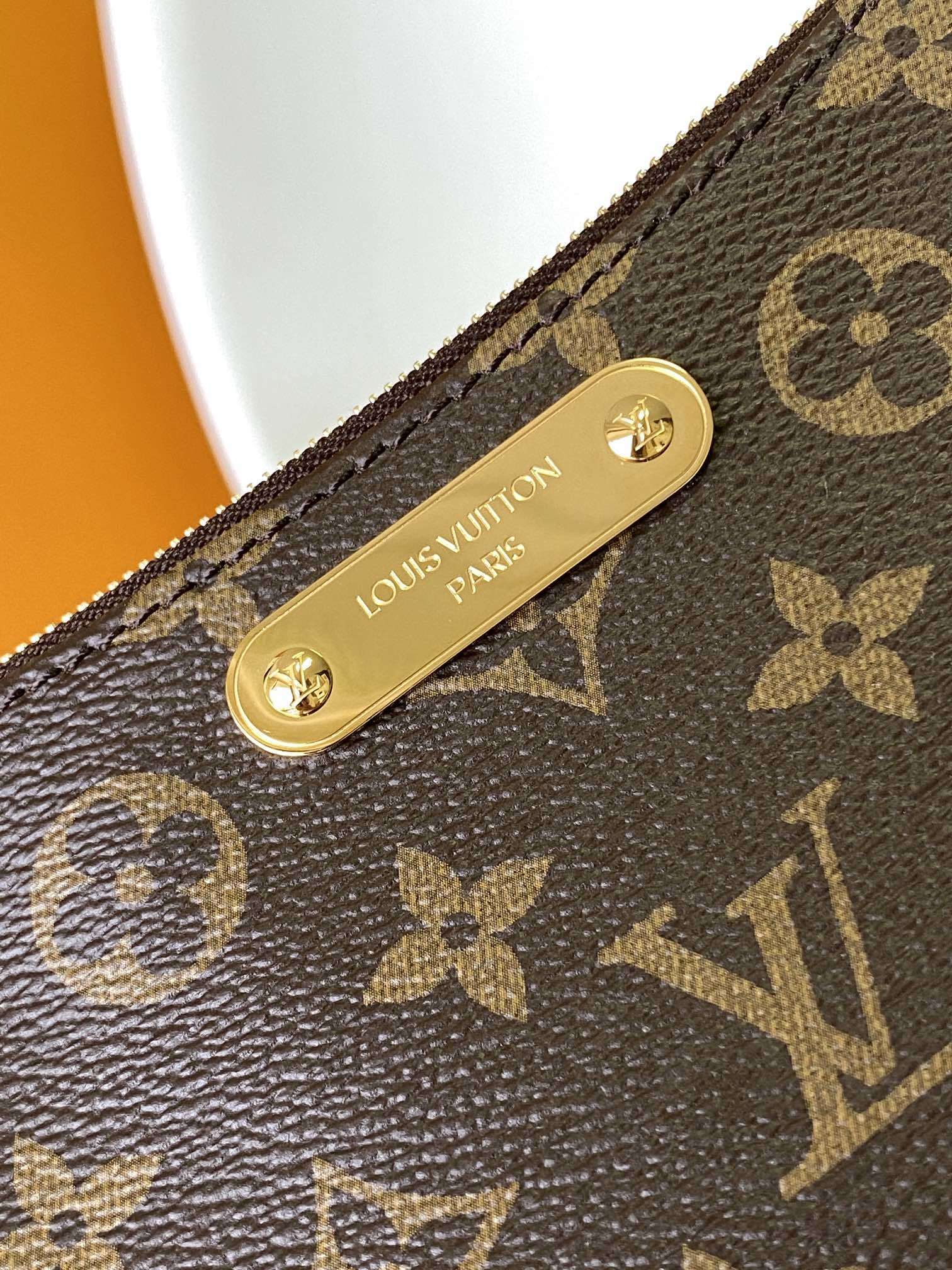 1:1 Replica LV single-shoulder bag