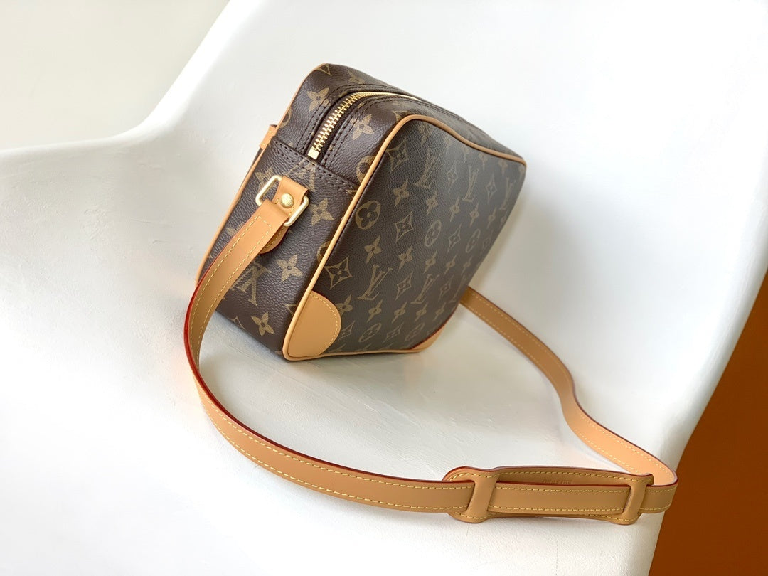 1:1 Replica LV crossbody bag