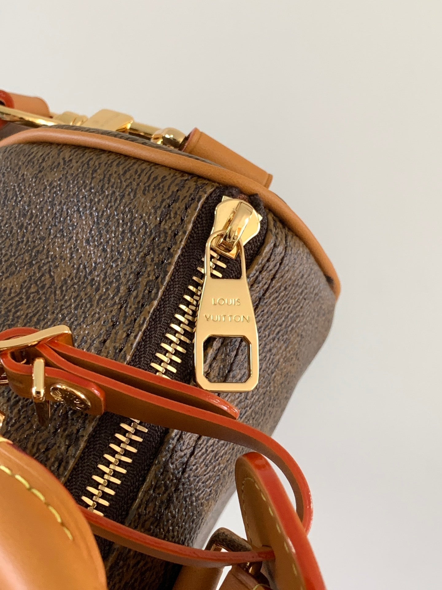 1:1 Replica LV handbag