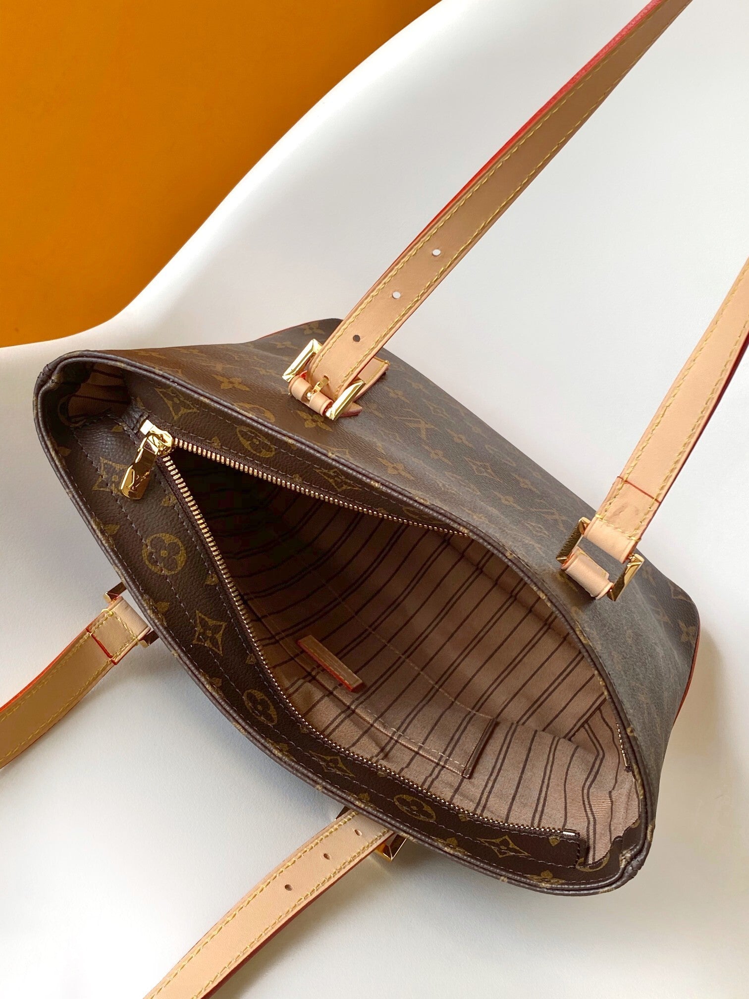 1:1 Replica LV Handbag