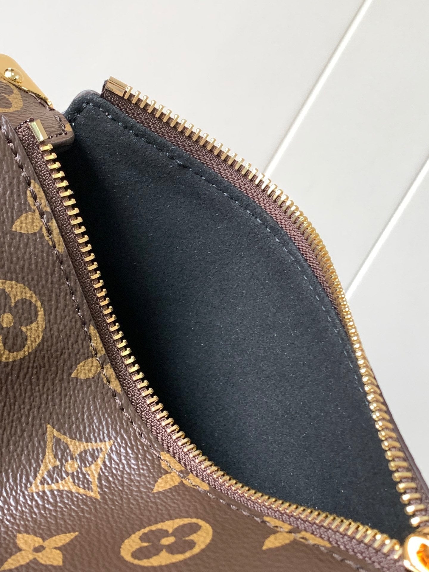 1:1 Replica LV chain bag