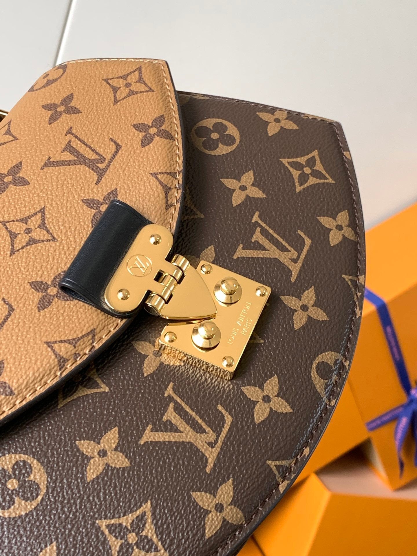 1:1 Replica LV crossbody bag