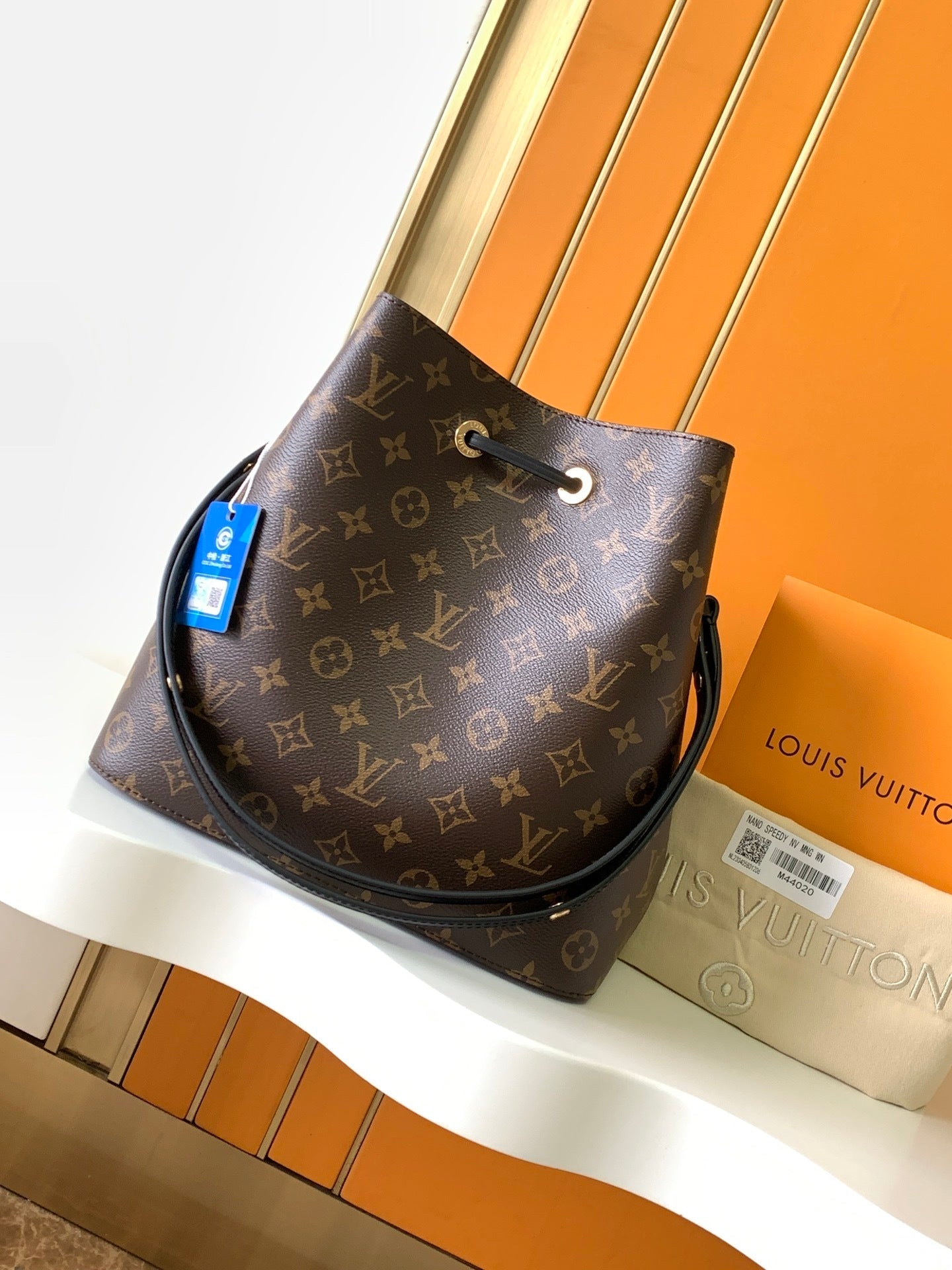 1:1 Replica LV bucket bag