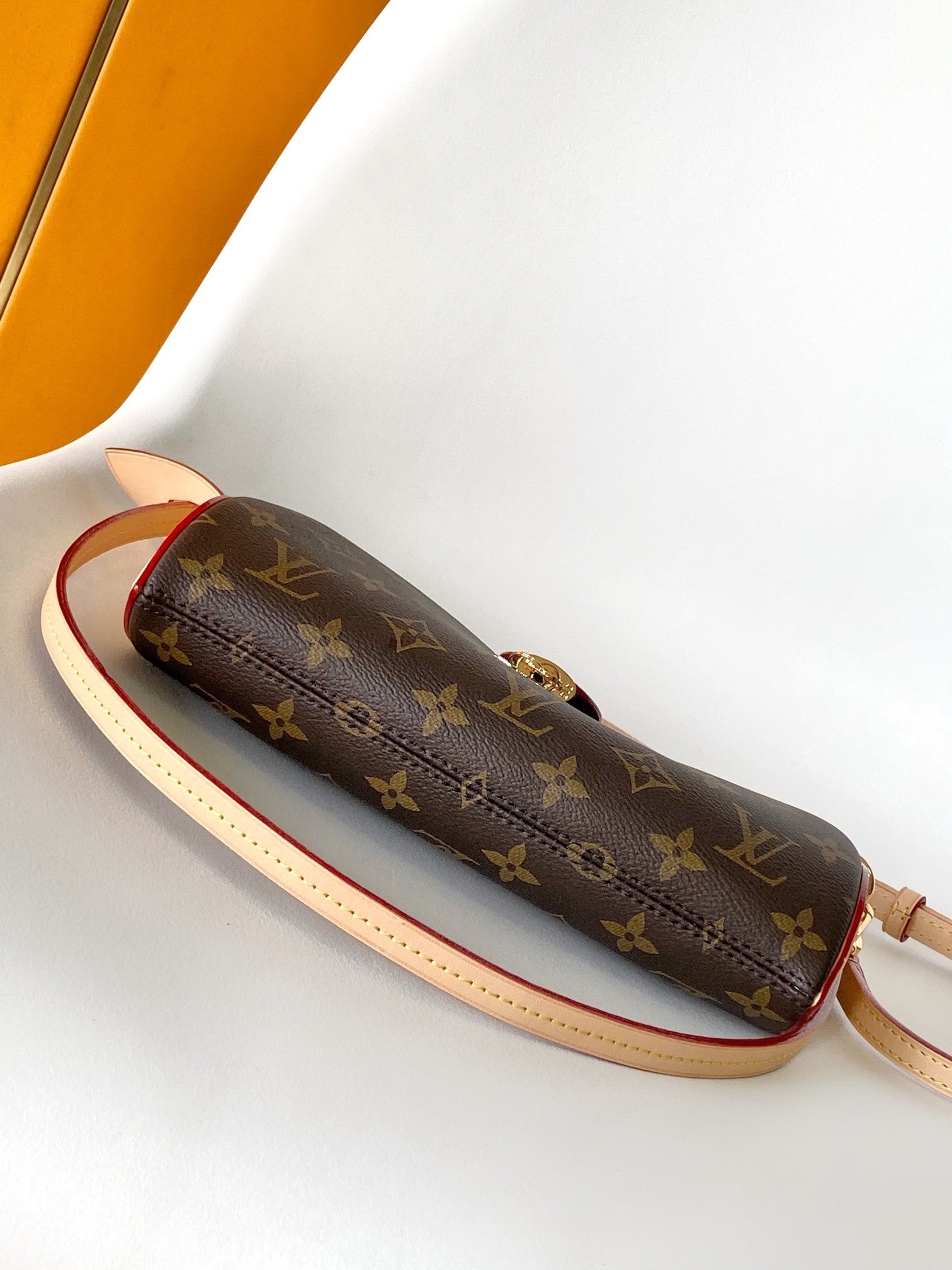 1:1 Replica LV chain bag