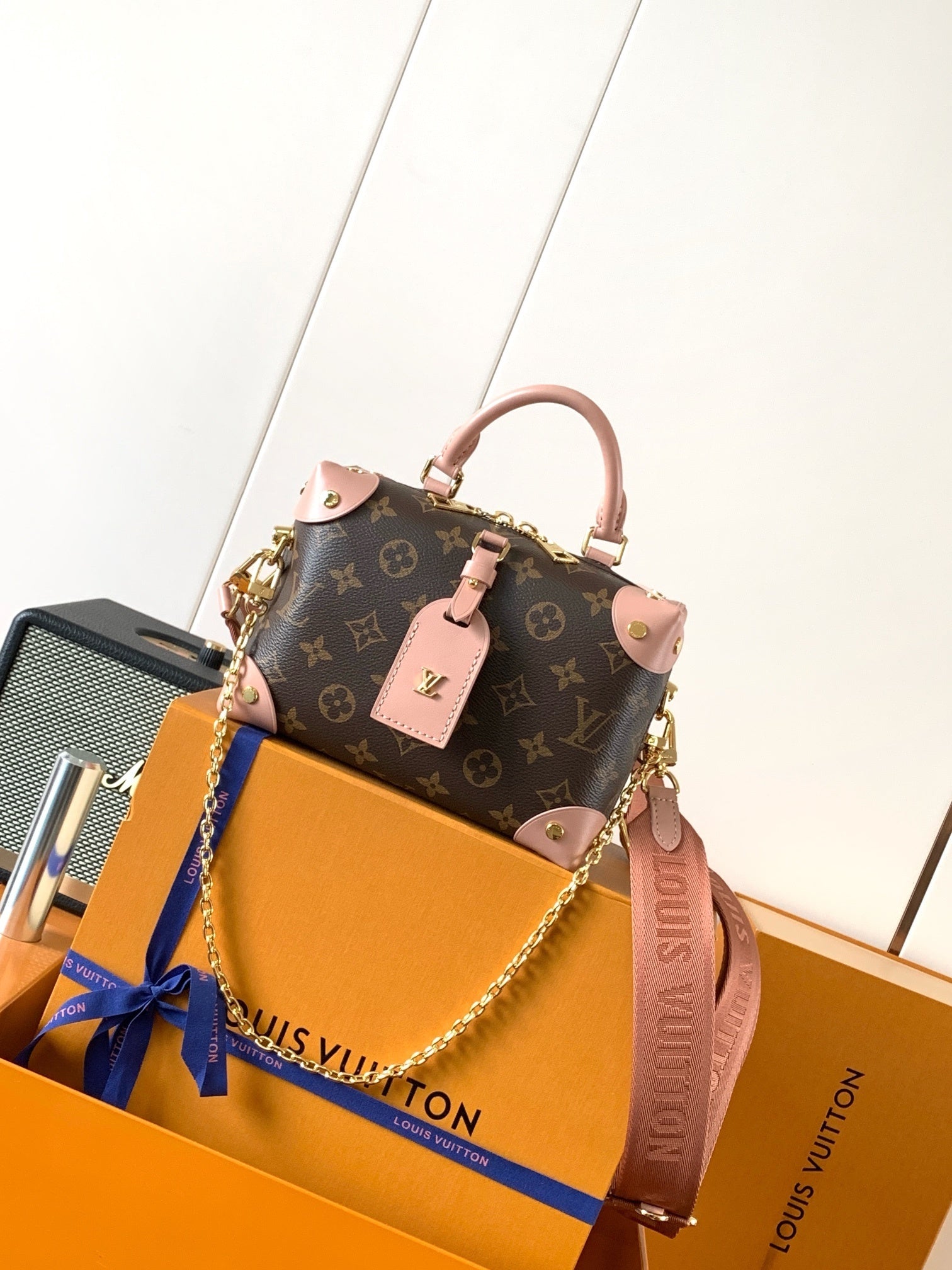 1:1 Replica LV chain crossbody bag