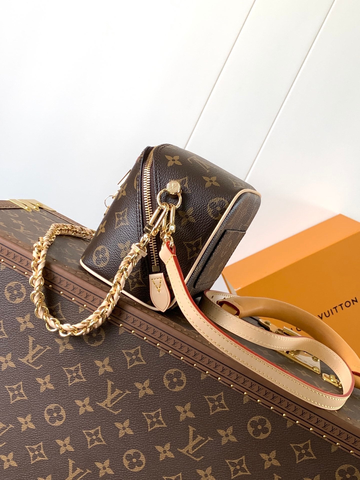1:1 Replica LV crossbody bag