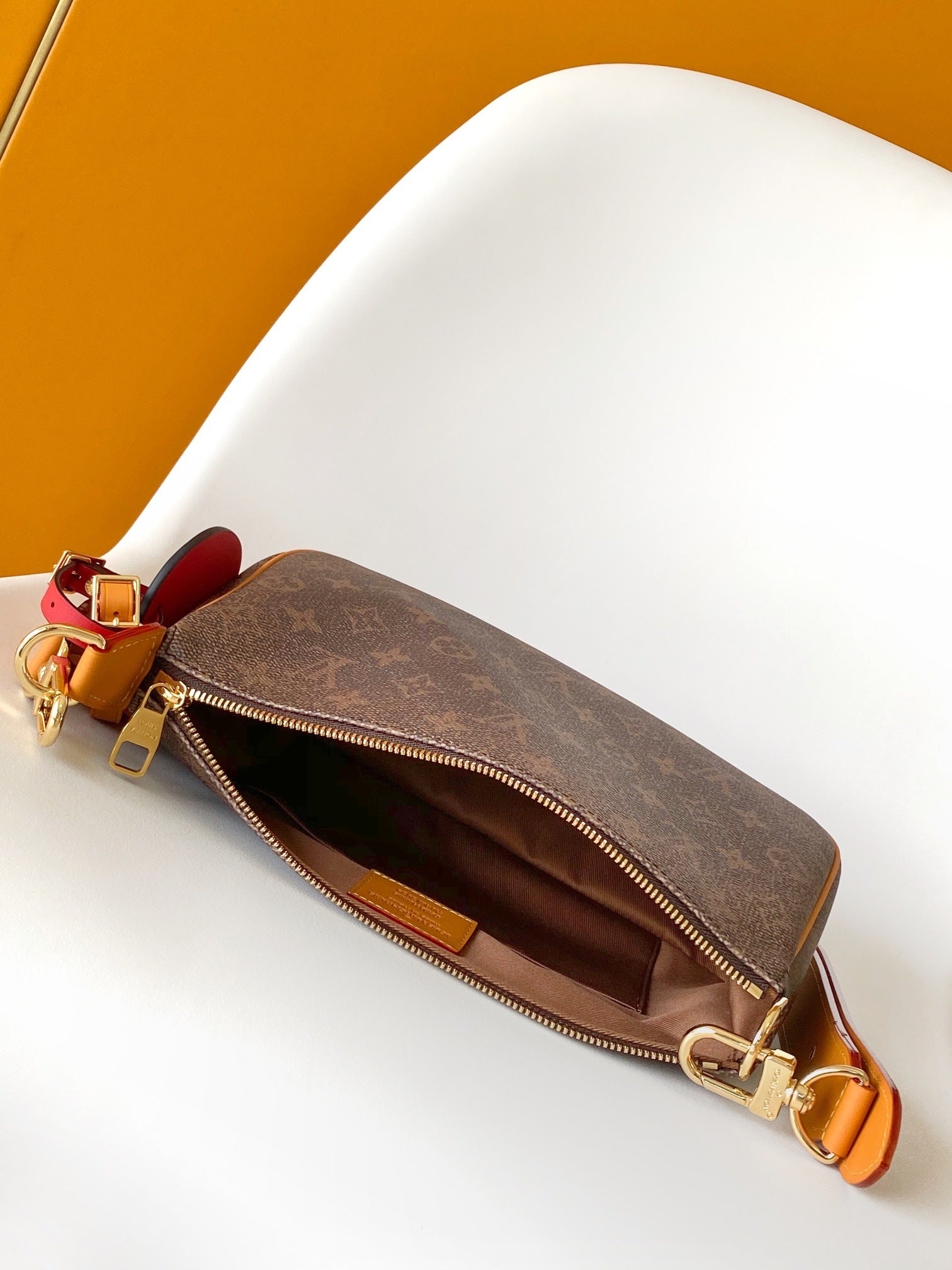 1:1 Replica LV crossbody bag