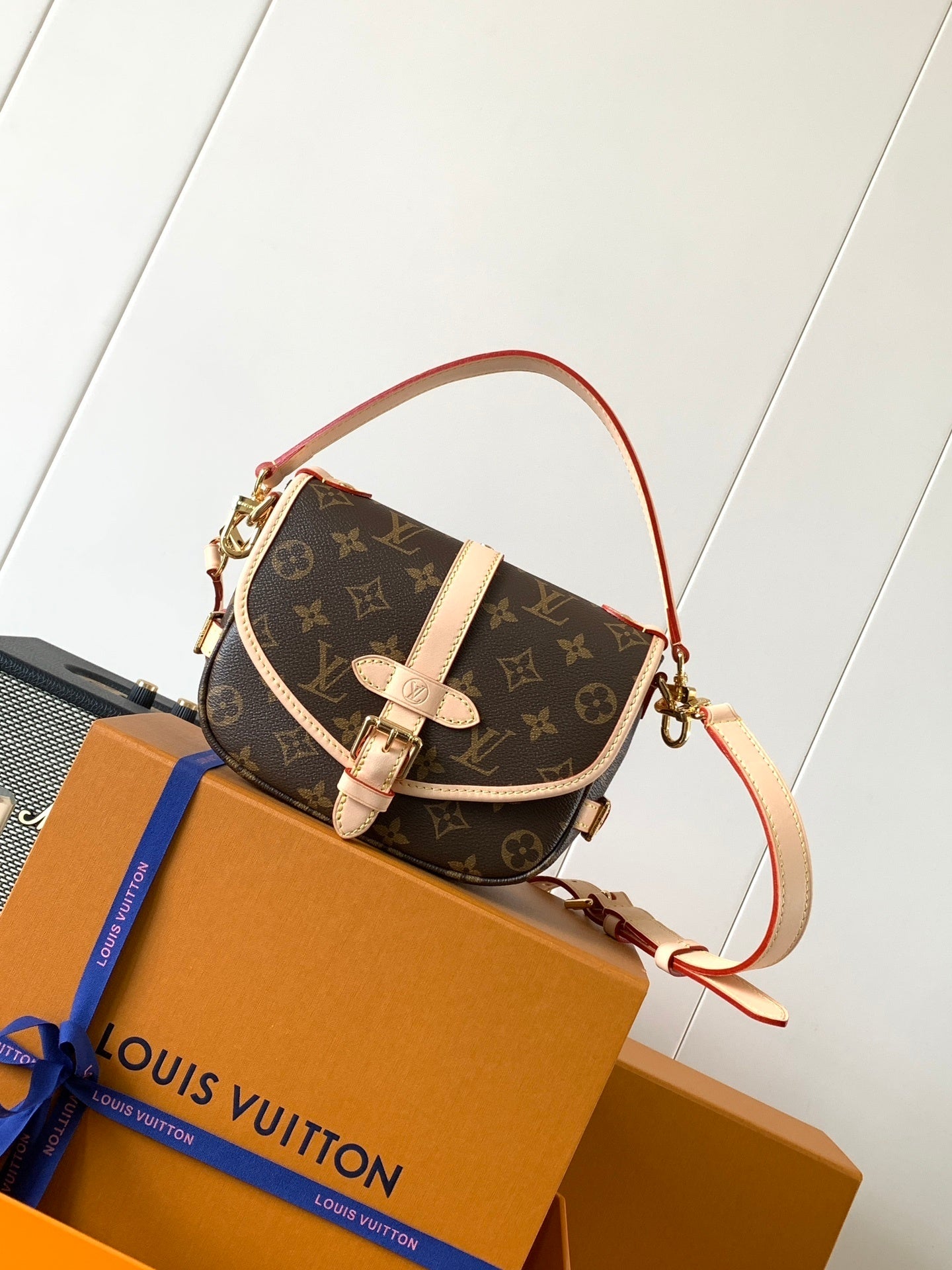 1:1 Replica LV crossbody bag