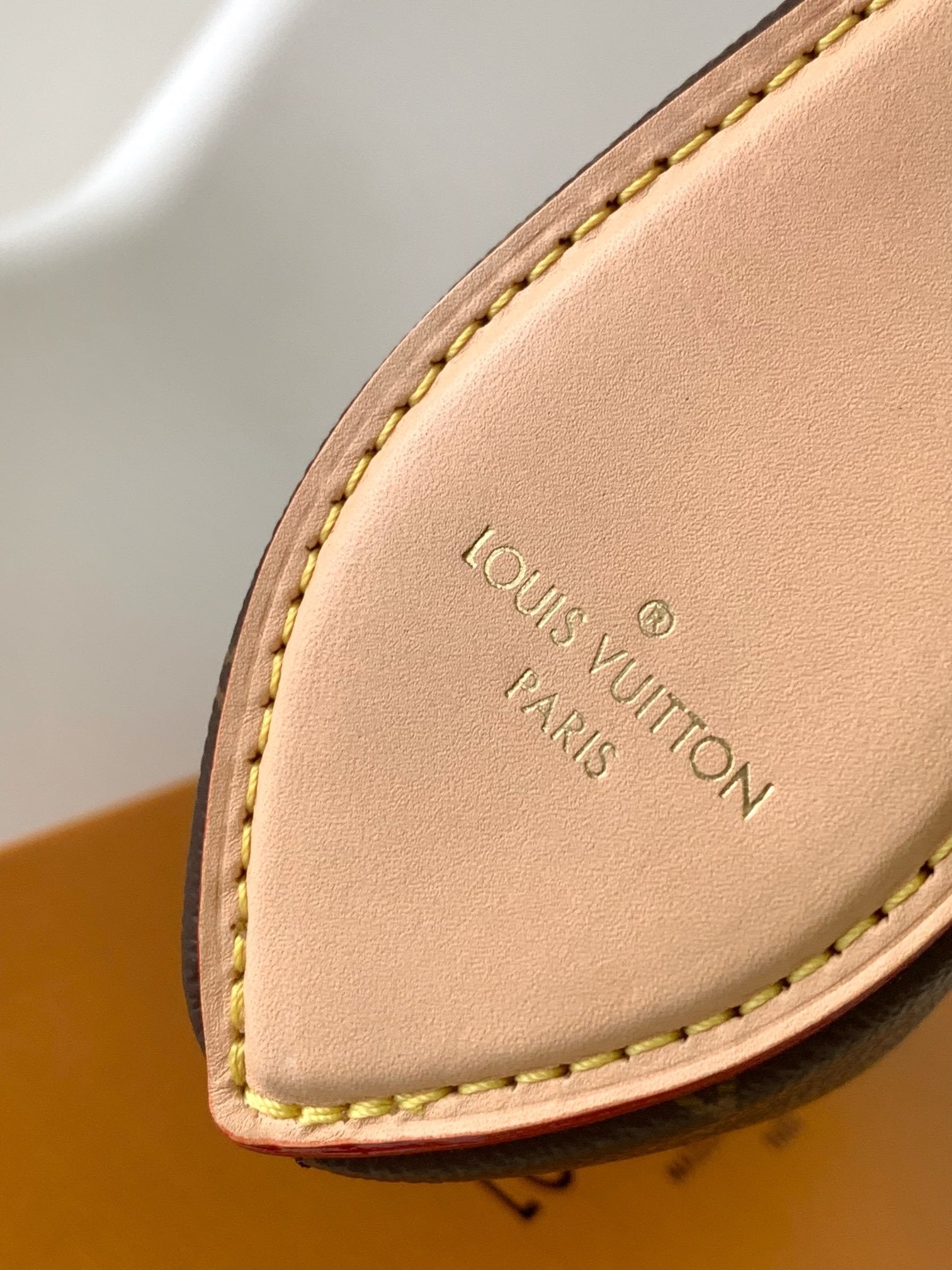 1:1 Replica LV shoulder bag