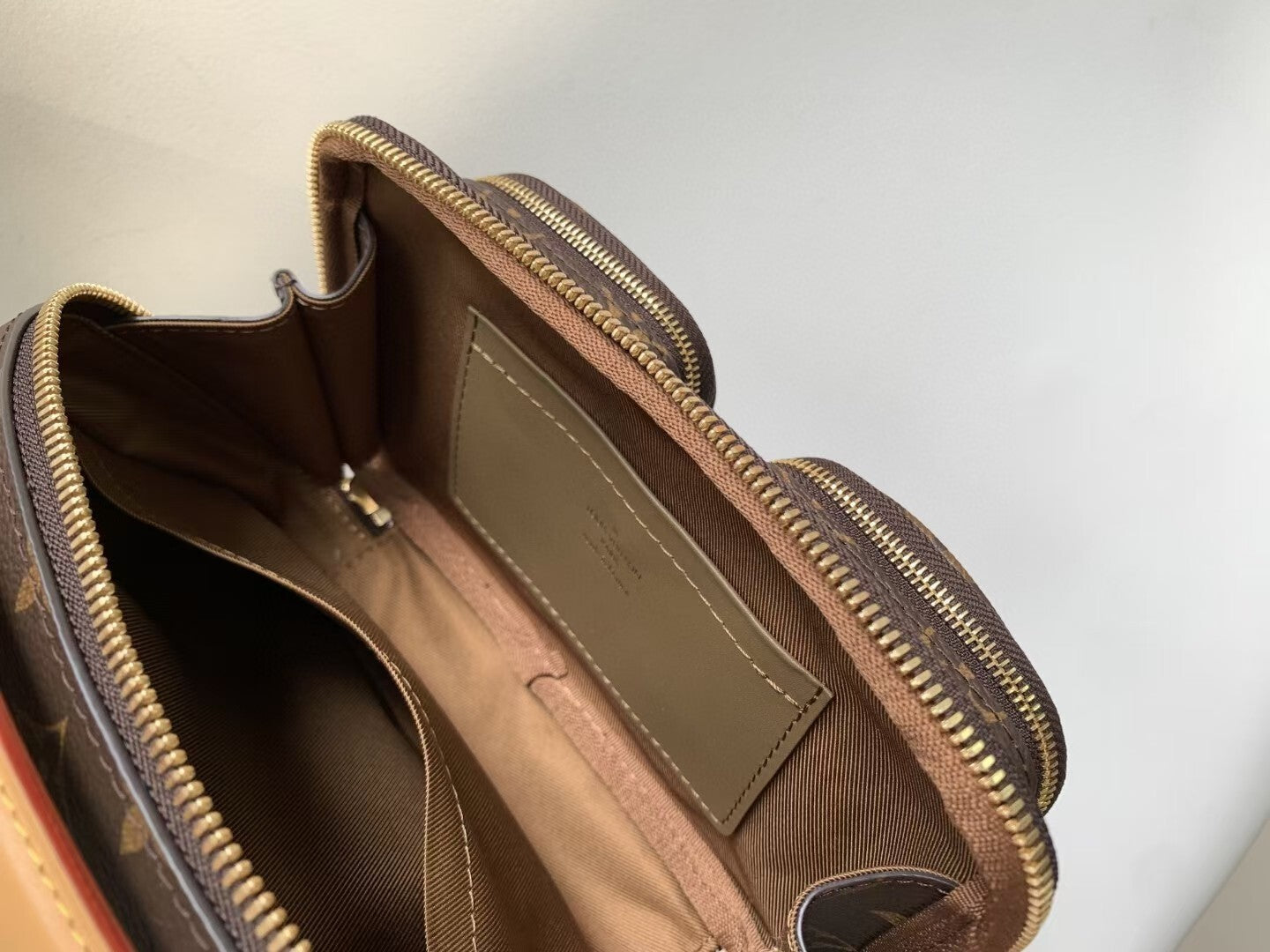 1:1 Replica LV crossbody bag