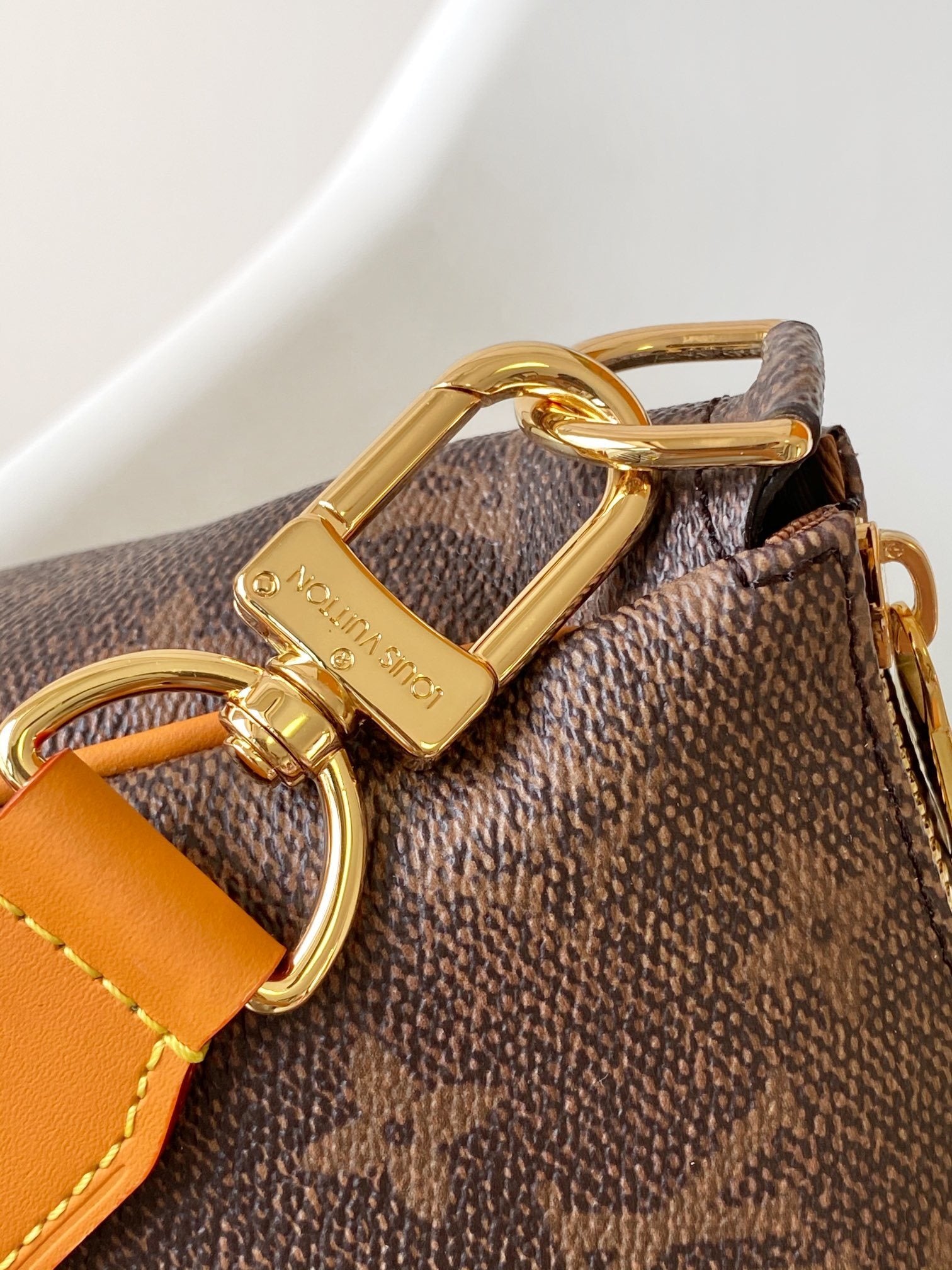 1:1 Replica LV crossbody bag