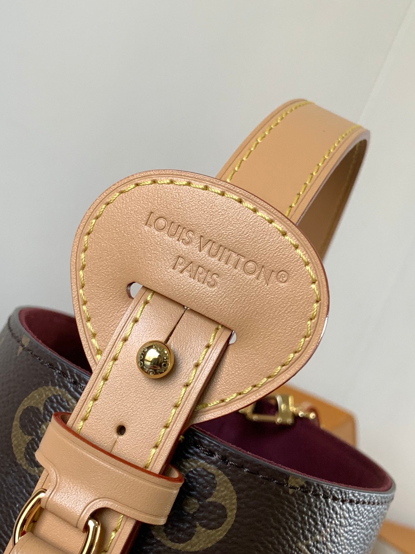 1:1 Replica LV bucket bag