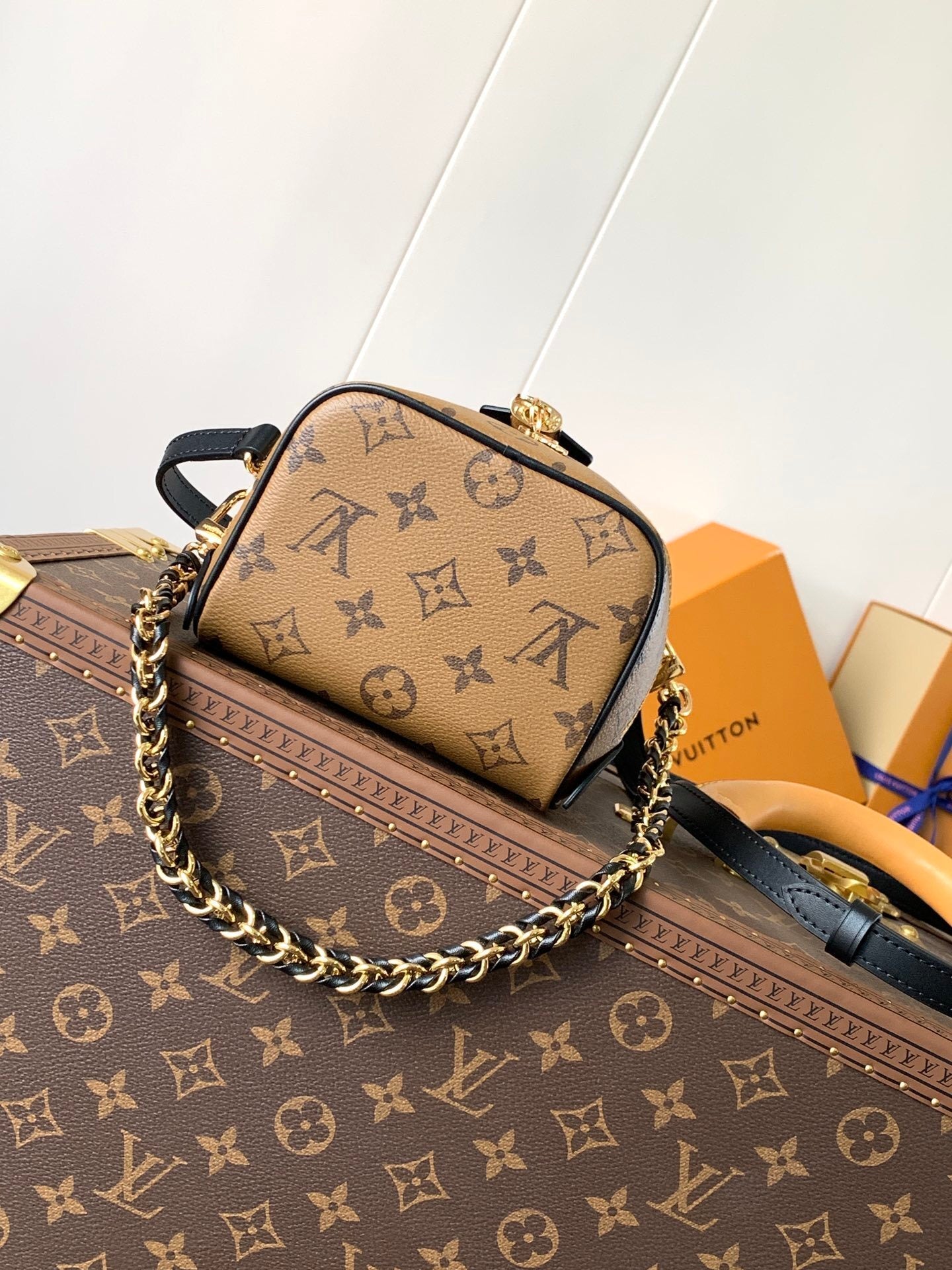 1:1 Replica LV crossbody bag