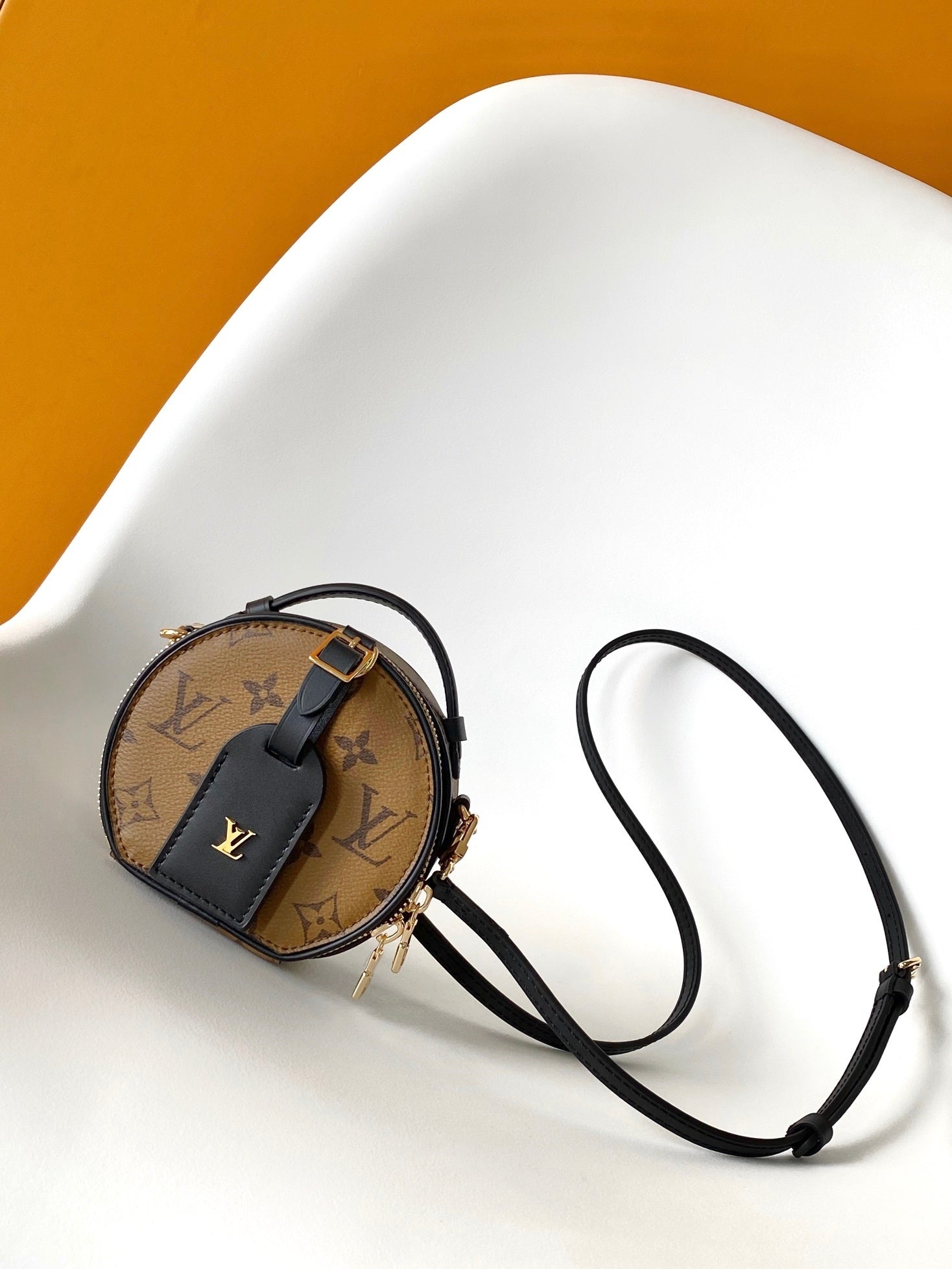 1:1 Replica LV Round pie crossbody bag