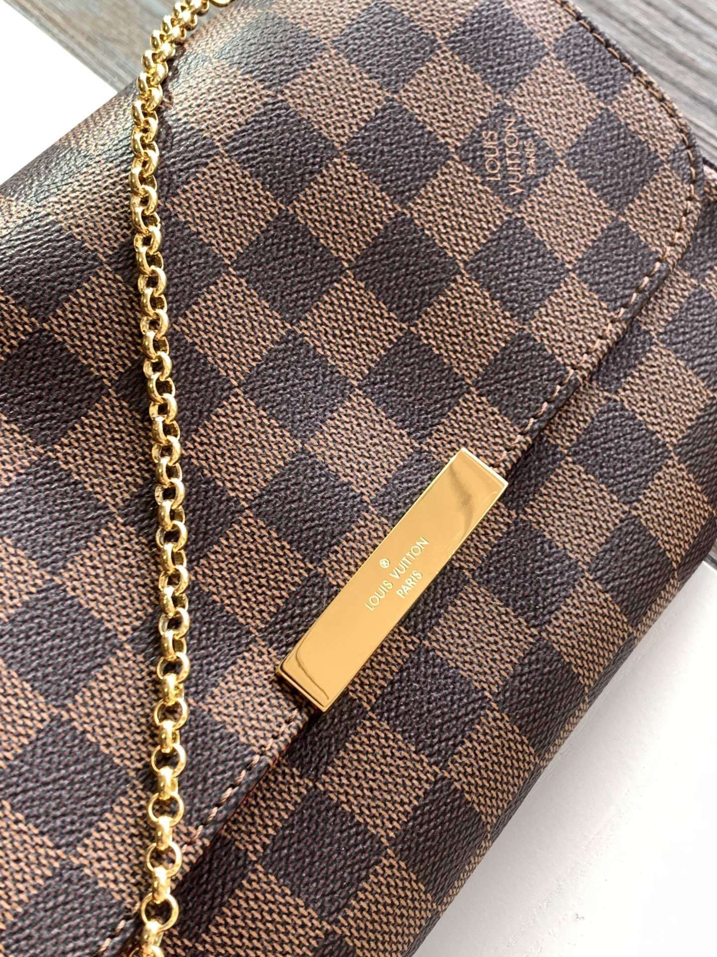 1:1 Replica LV crossbody bag