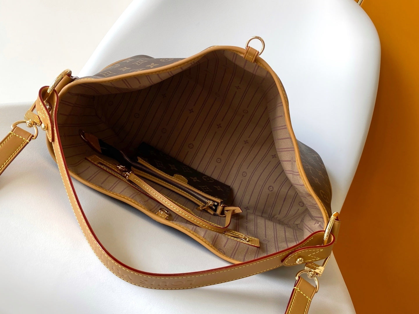 1:1 Replica LV crossbody bag
