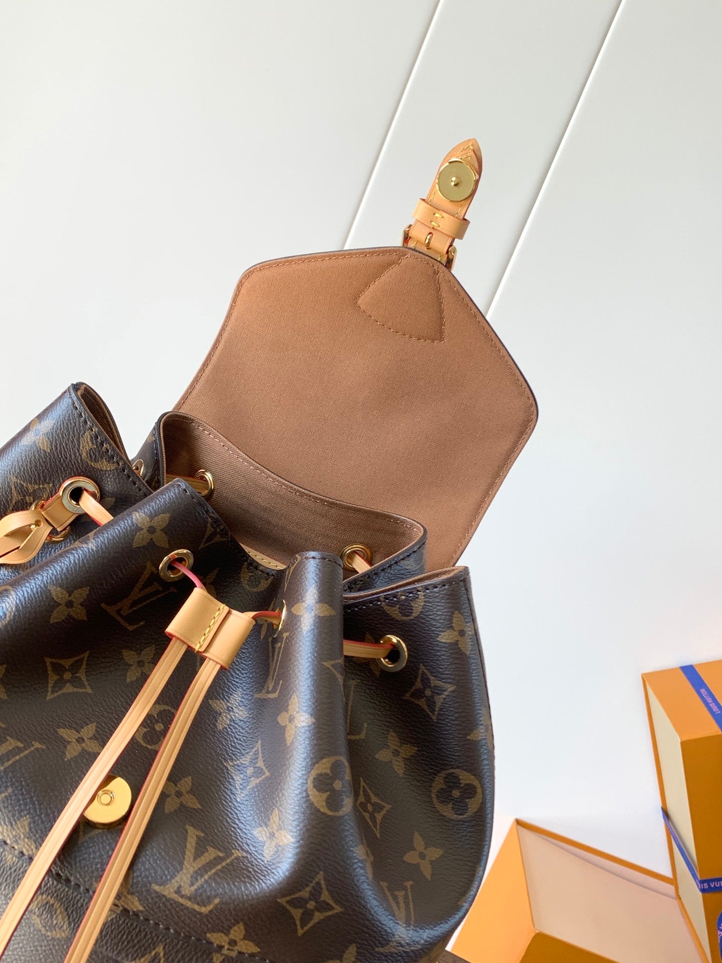 1:1 Replica LV backpack