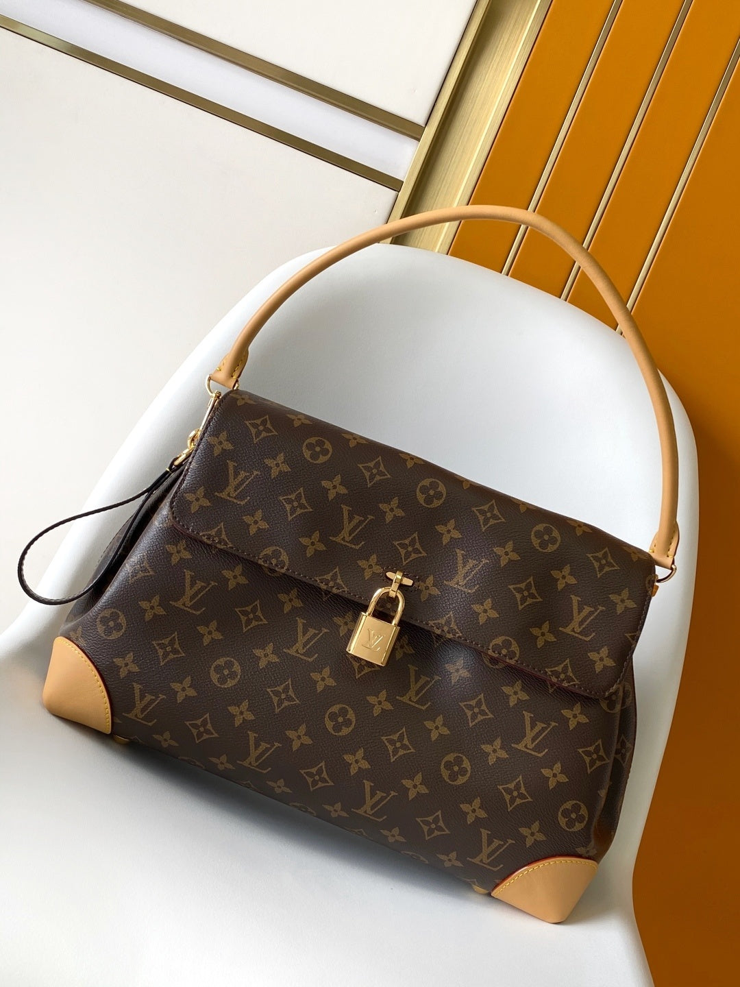 1:1 Replica LV shoulder bag