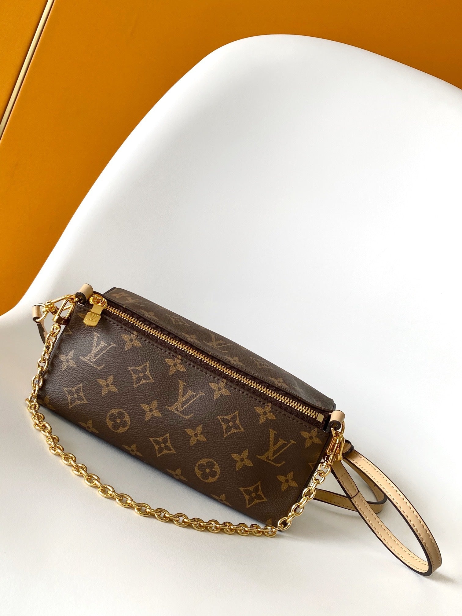 1:1 Replica LV crossbody bag