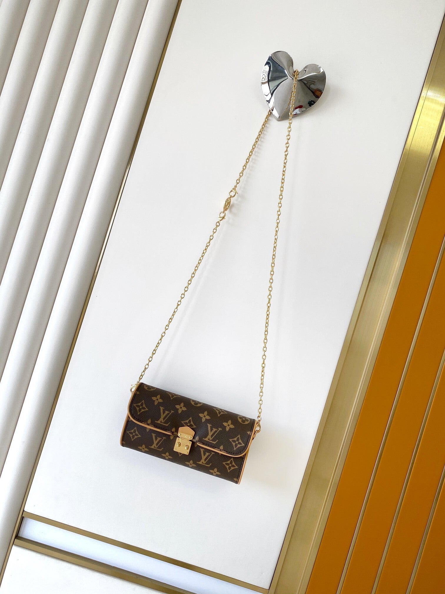 1:1 Replica LV crossbody bag