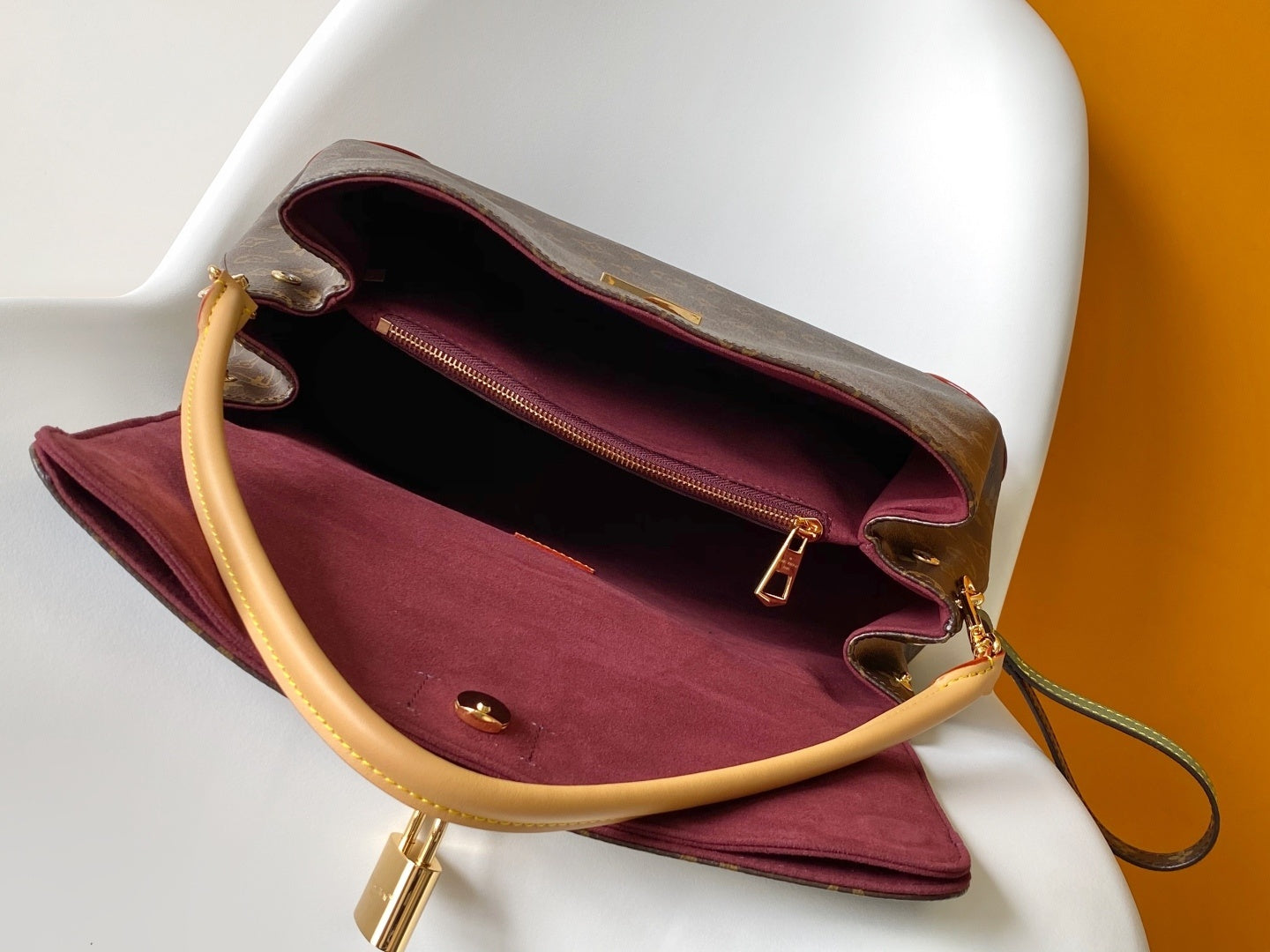 1:1 Replica LV shoulder bag