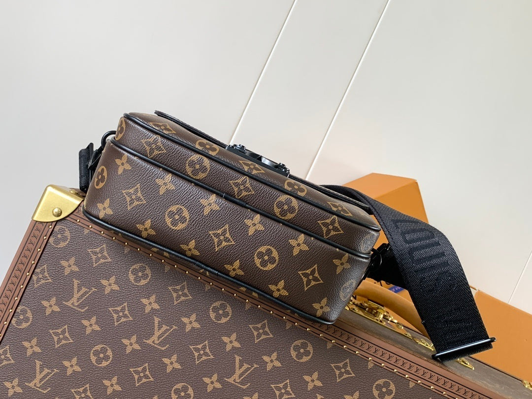 1:1 Replica LV crossbody bag