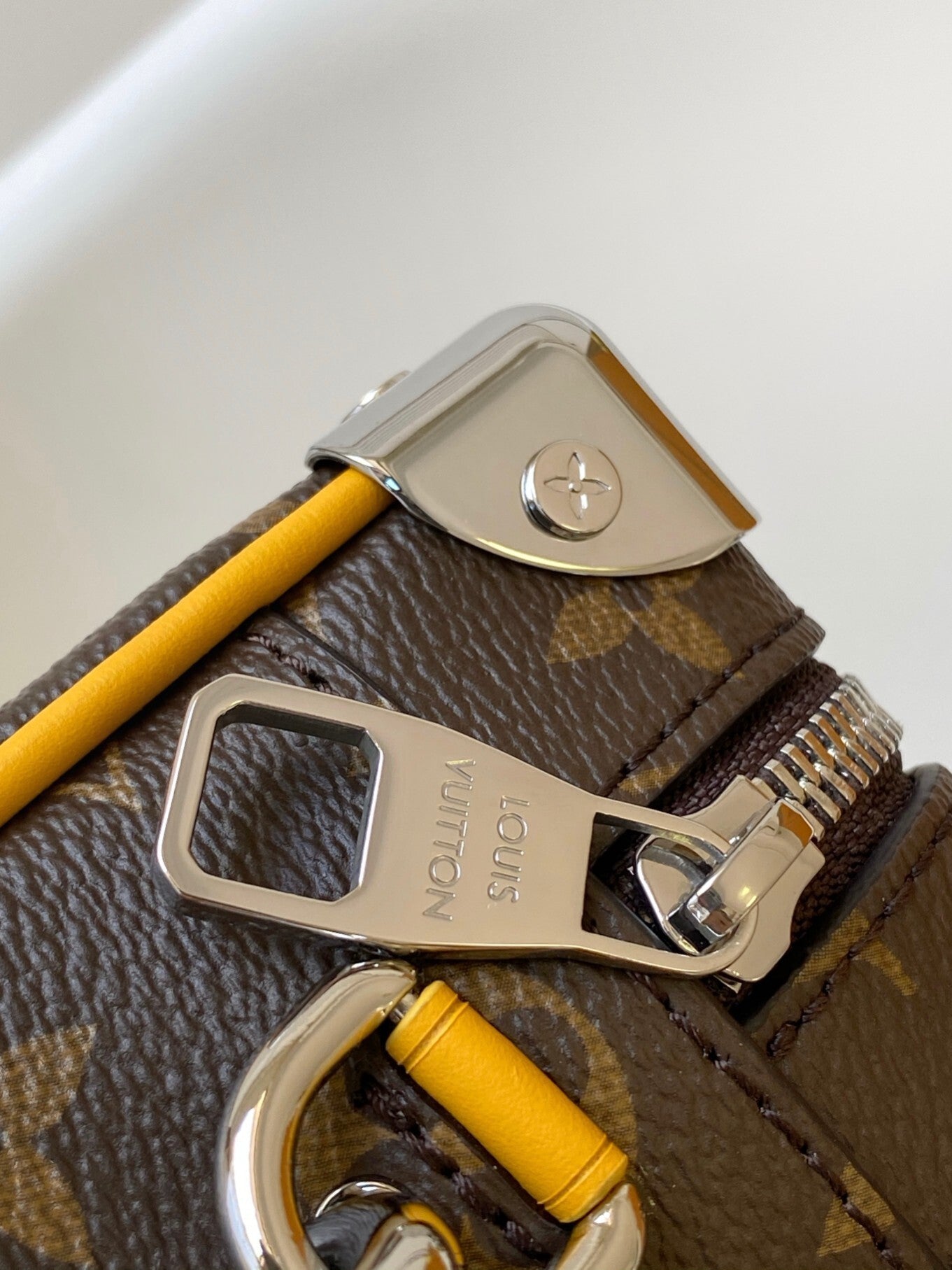 1:1 Replica LV crossbody bag