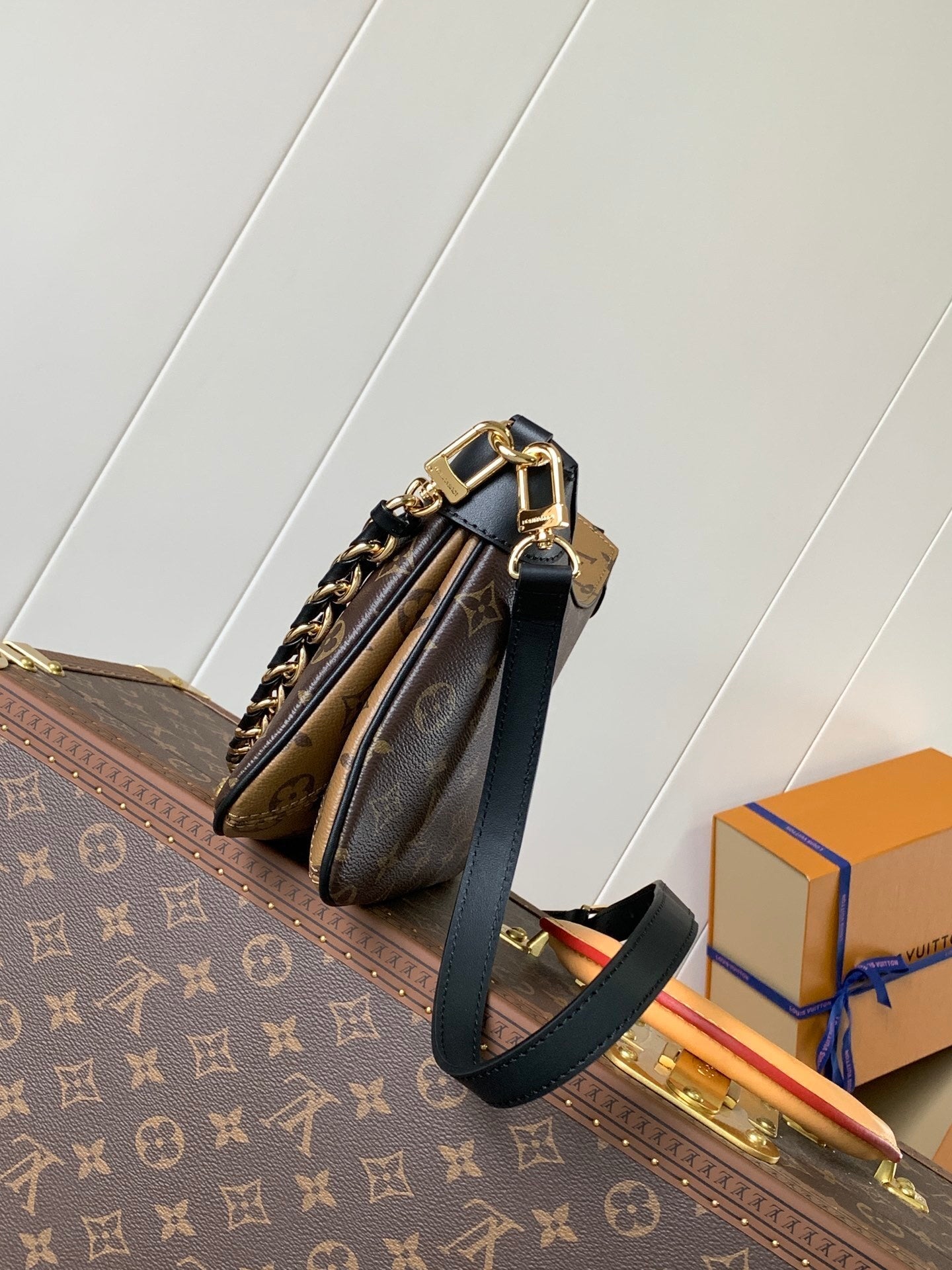1:1 Replica LV crossbody bag