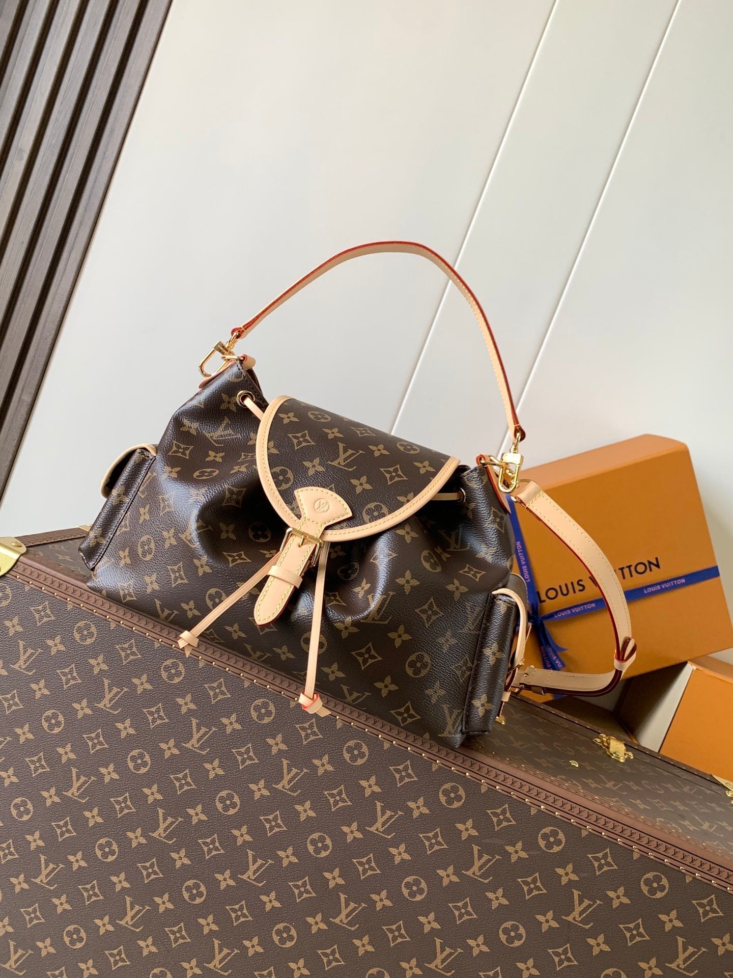 1:1 Replica LV flip-top handbag