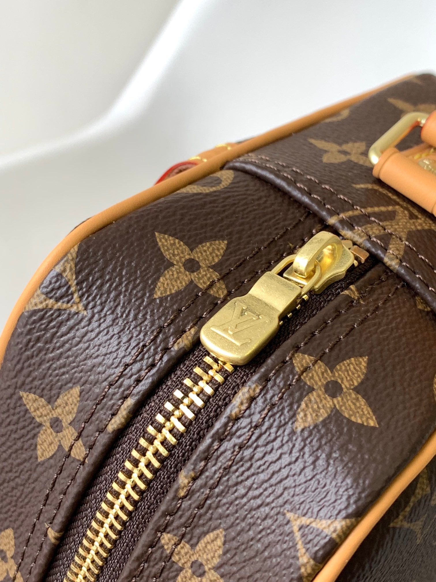 1:1 Replica LV crossbody bag