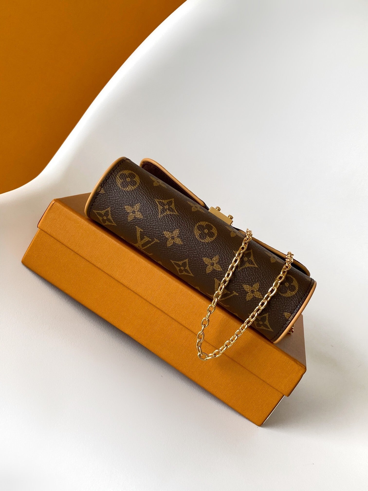 1:1 Replica LV crossbody bag