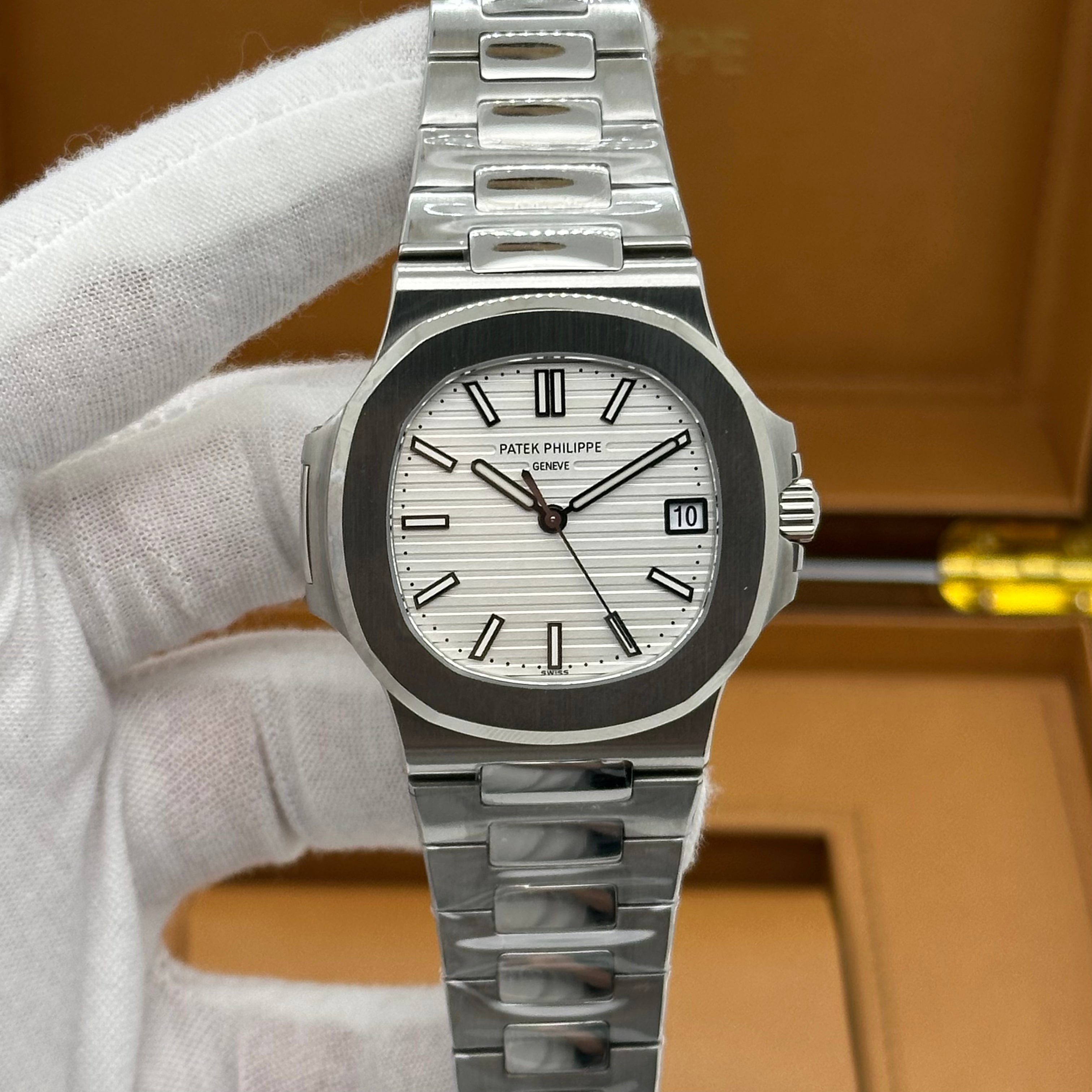 Patek Phillippe Nautilus Full Set 5711/1A-011 40MM White Dial