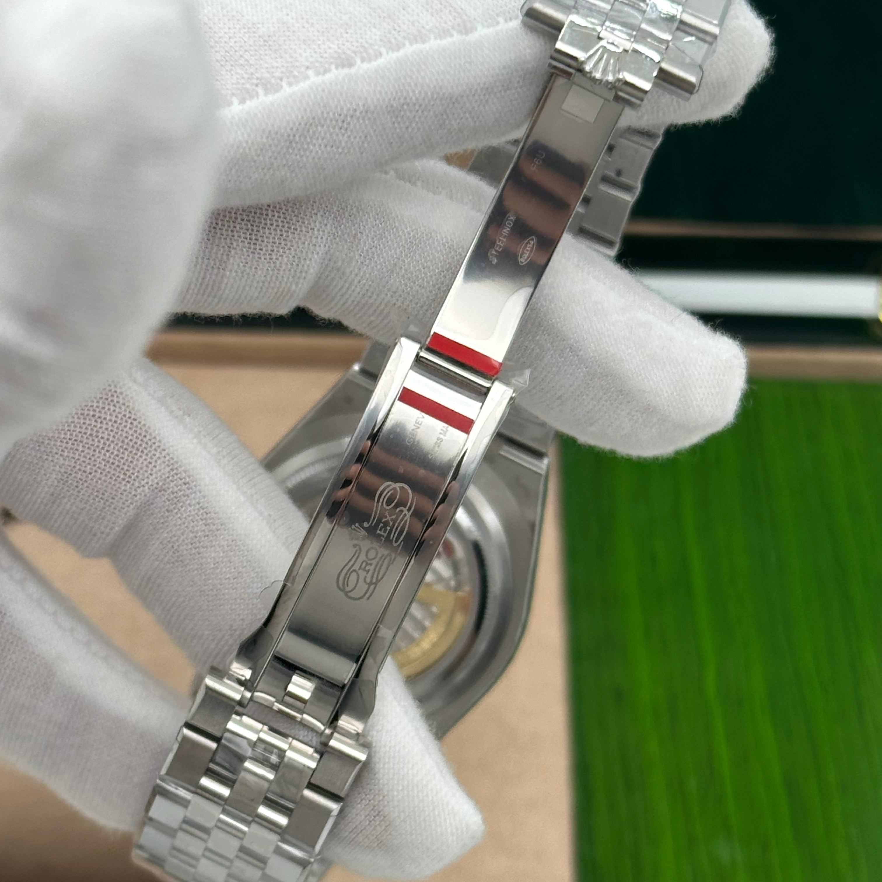 Rolex Oyster Perpetual Land-Dweller 41mm – Silver Textured Dial