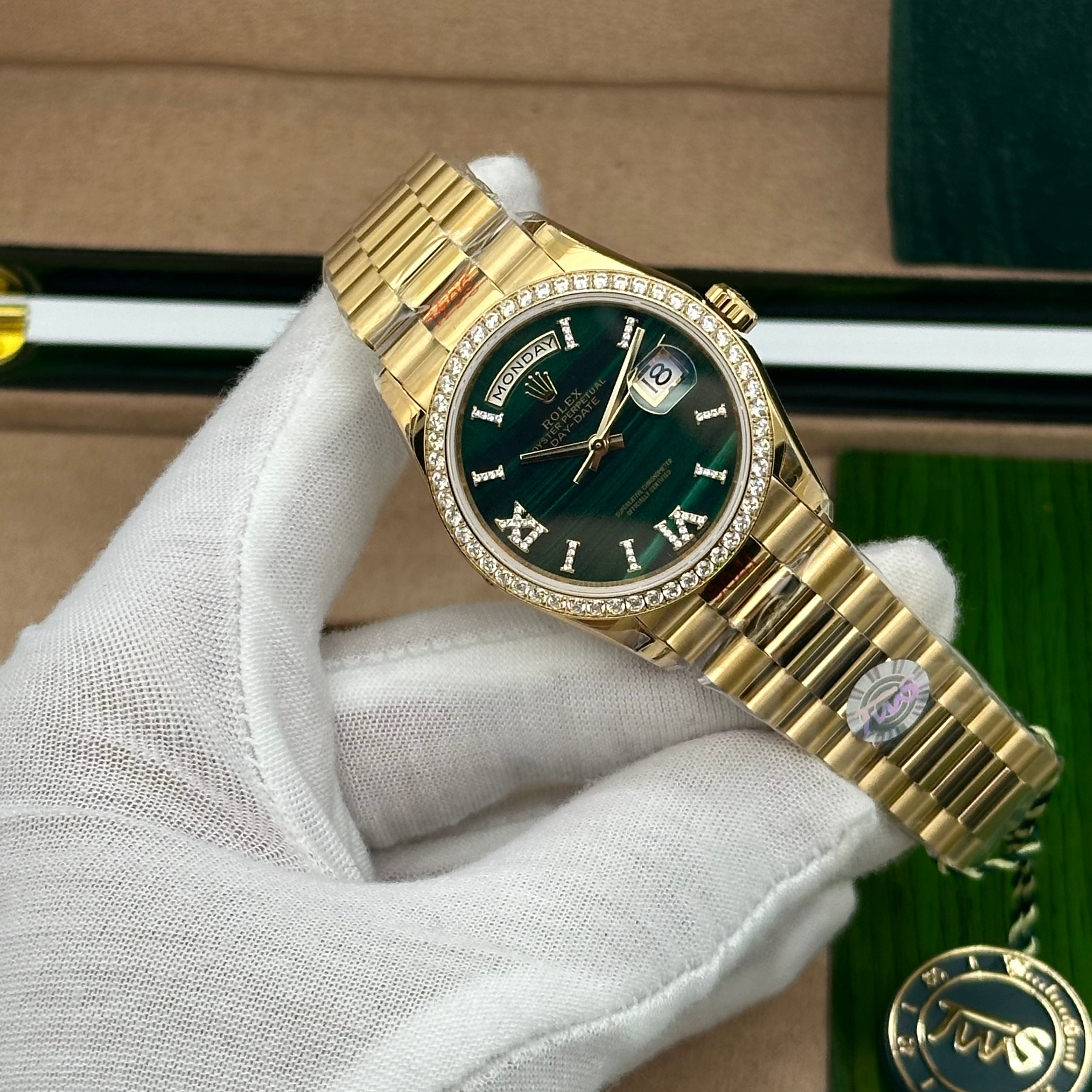 Rolex Day-Date 36mm Yellow Gold Green Malachite Dial Diamond Bezel