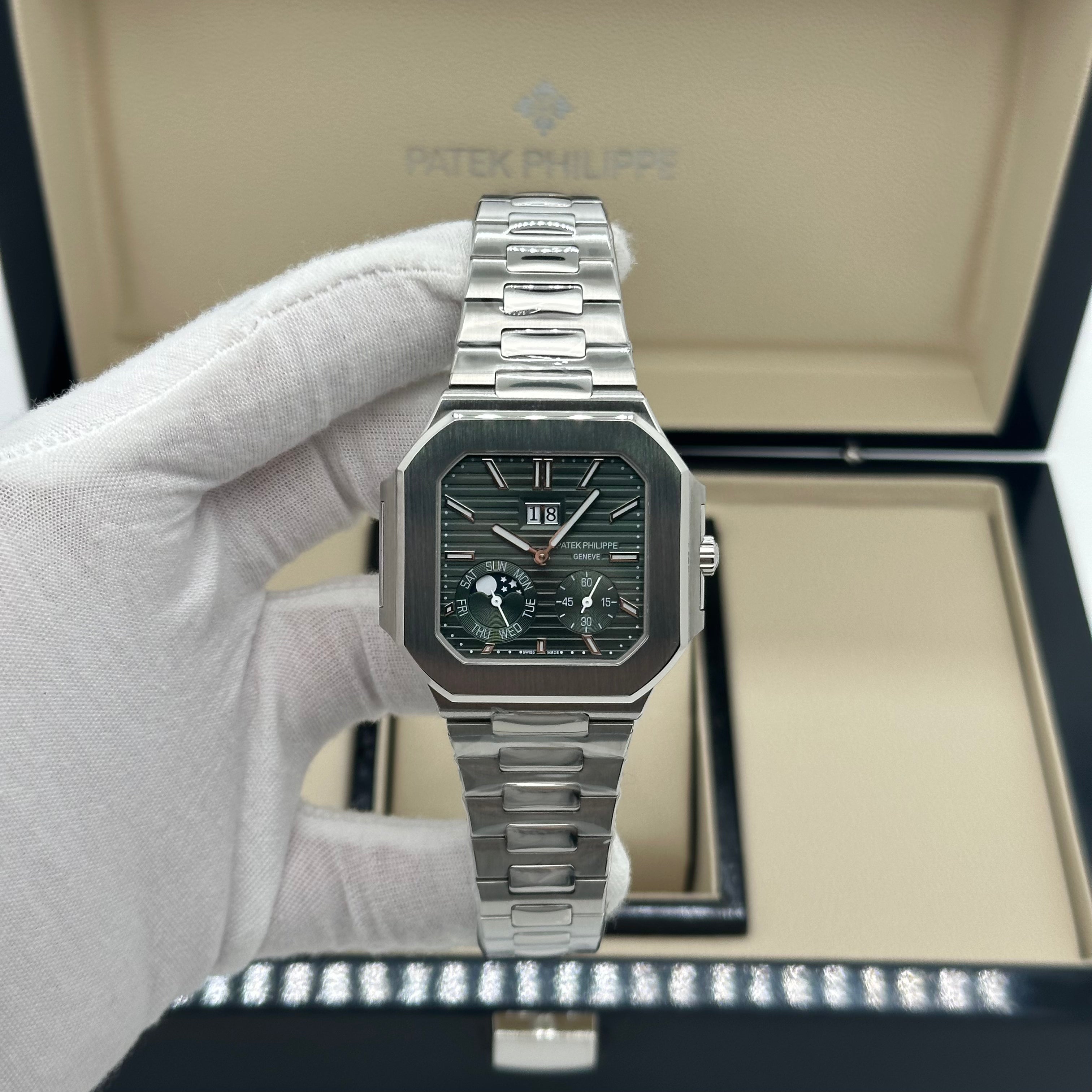 Patek Philippe Nautilus TV Screen Annual Calendar – Green Dial  – Swiss Super Clone 1:1