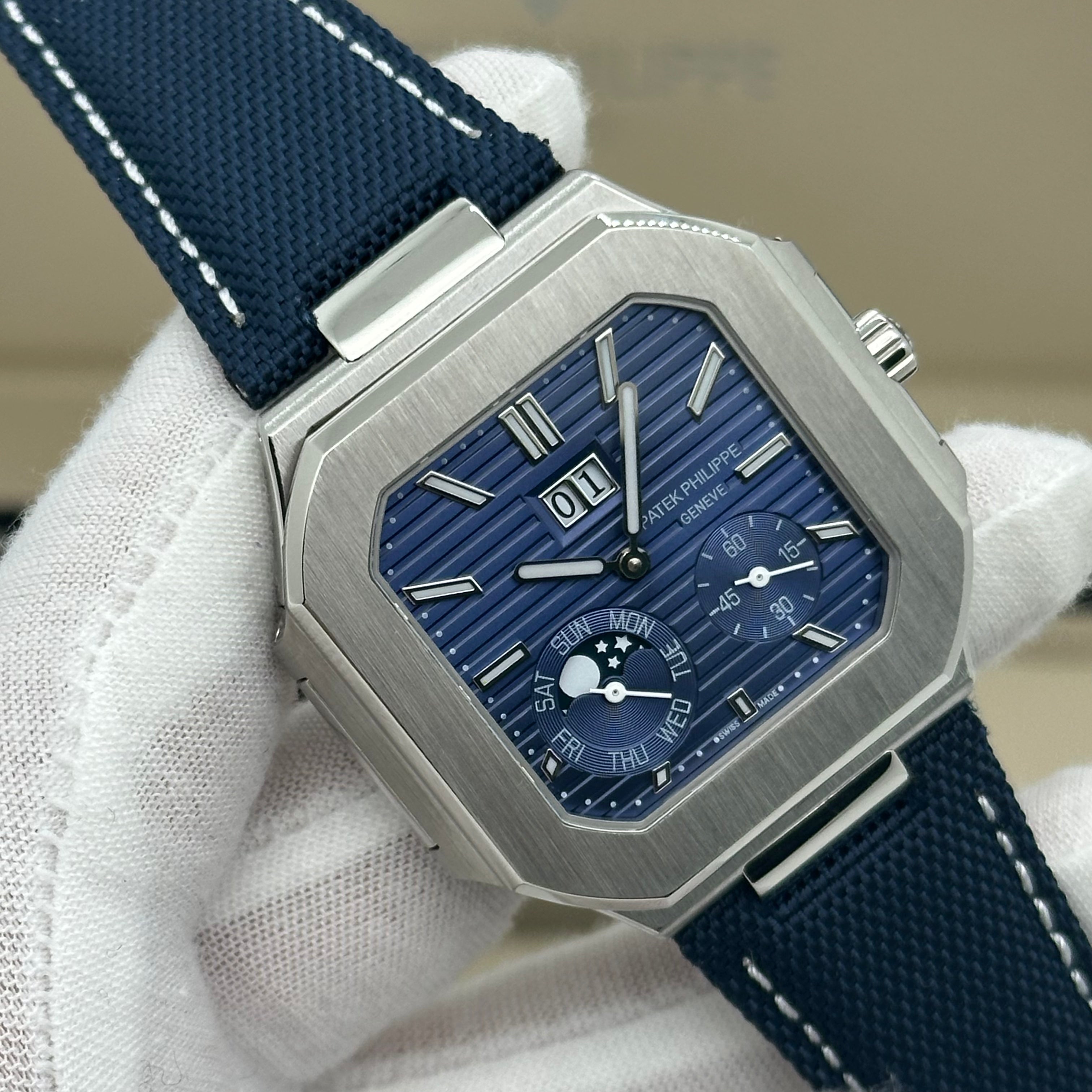 Patek Philippe Nautilus TV Screen – Blue Dial – Fabric Sport Strap – Moonphase Annual Calendar – Swiss Super Clone 1:1