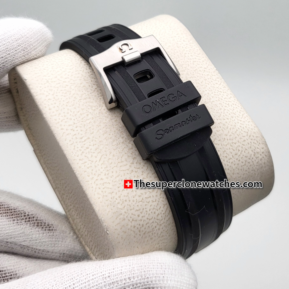 Omega Seamaster Diver 300M Steel On Rubber Strap Black Dial Exact 1:1 Super Clone 8800 Swiss Movement Replica Watch