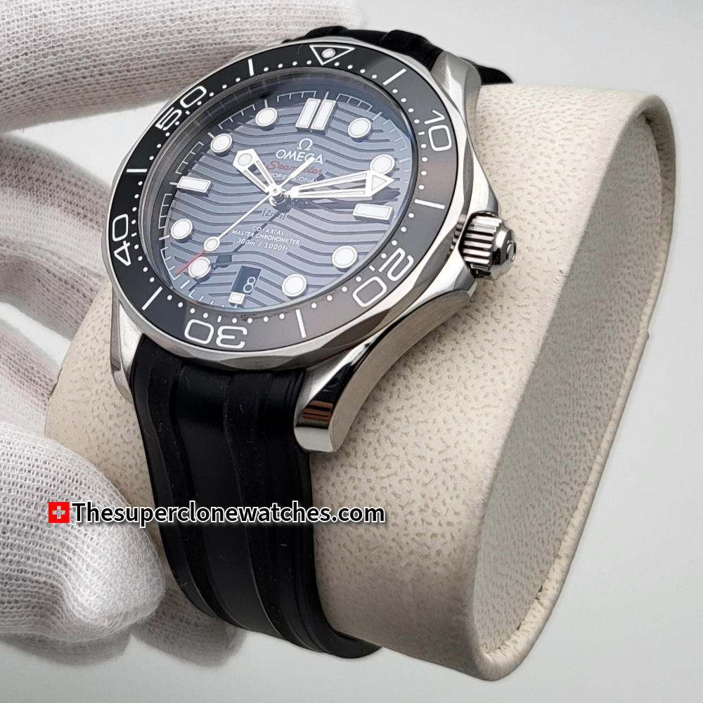 Omega Seamaster Diver 300M Steel On Rubber Strap Black Dial Exact 1:1 Super Clone 8800 Swiss Movement Replica Watch