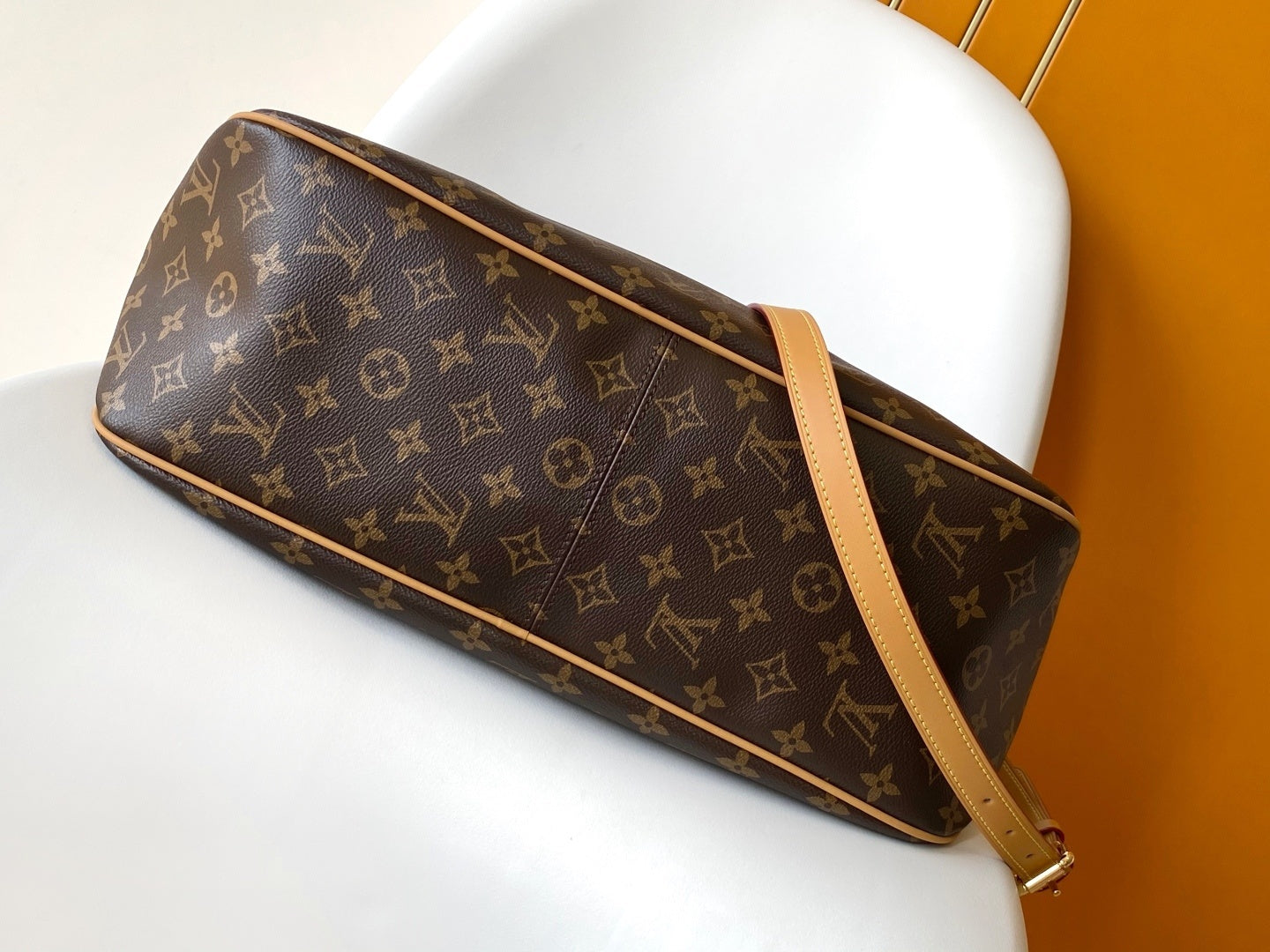 1:1 Replica LV crossbody bag
