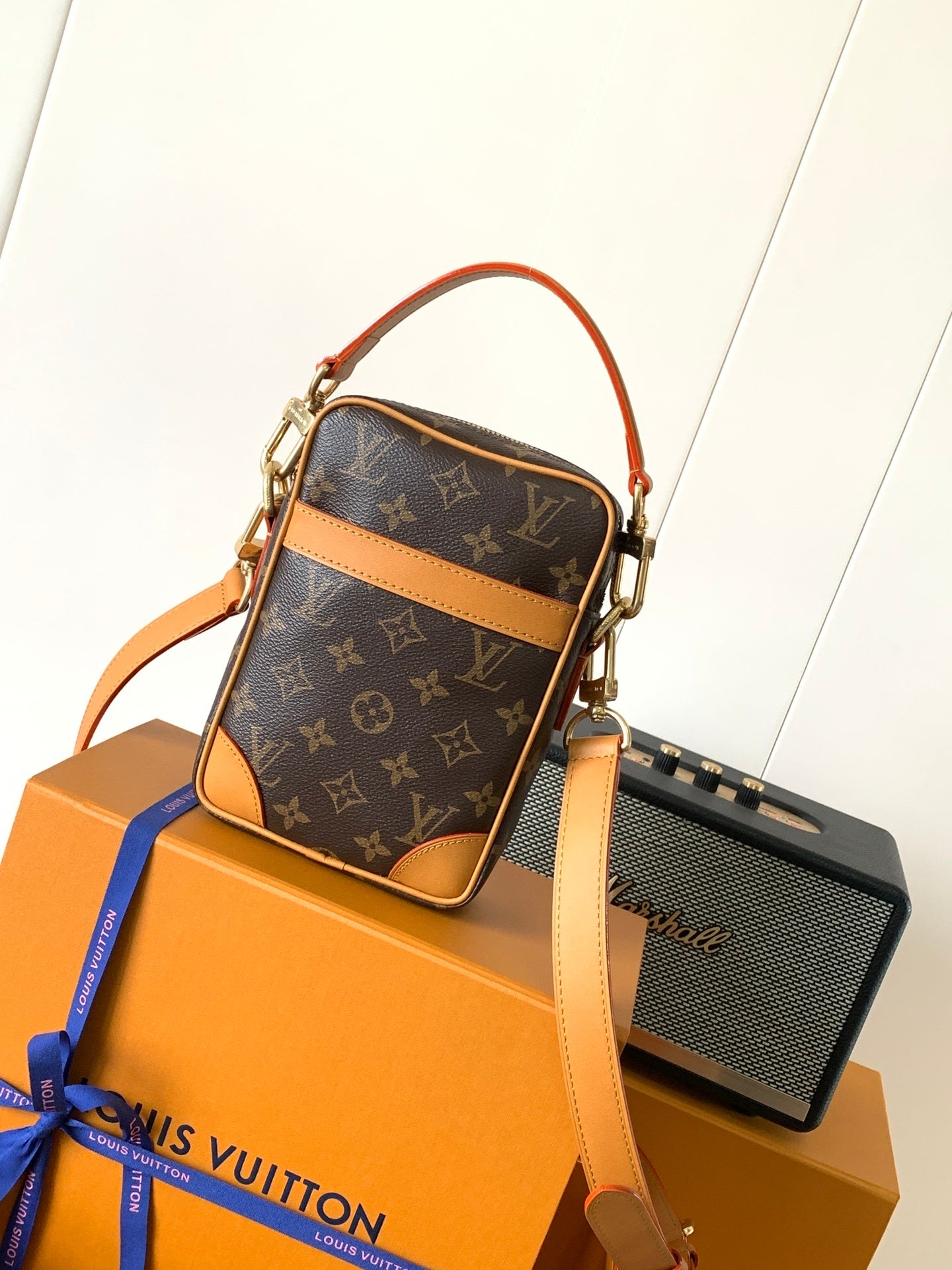 1:1 Replica LV crossbody bag
