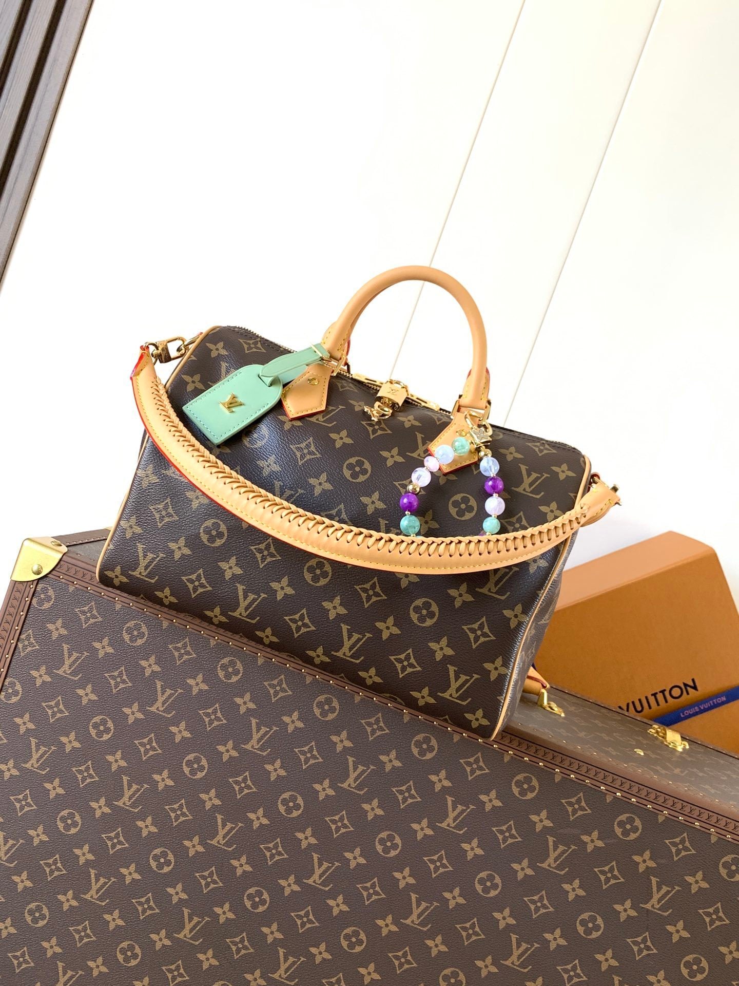 1:1 Replica LV pillow bag