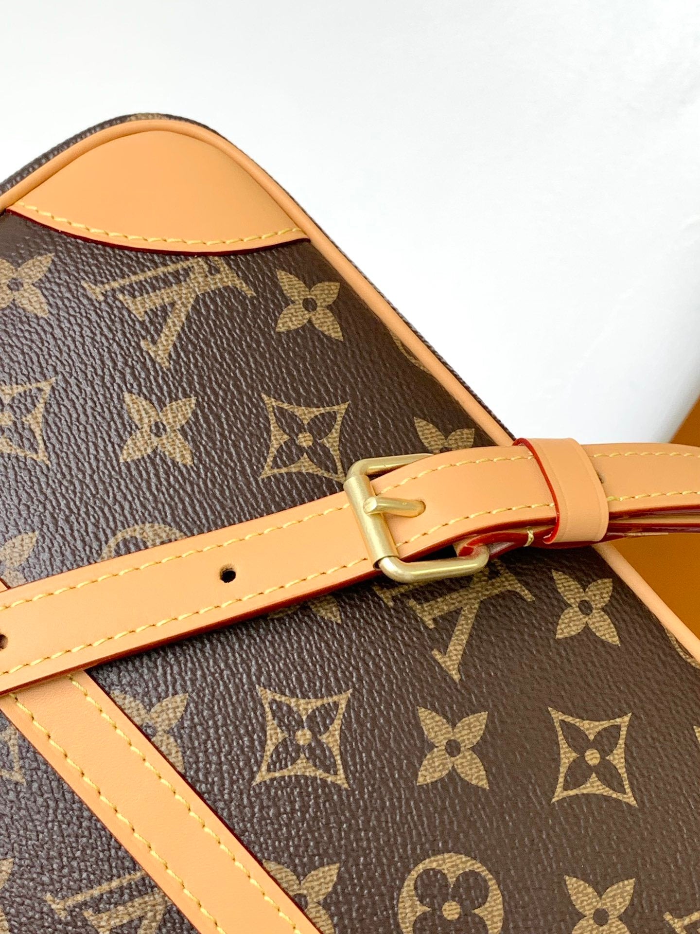 1:1 Replica LV crossbody bag