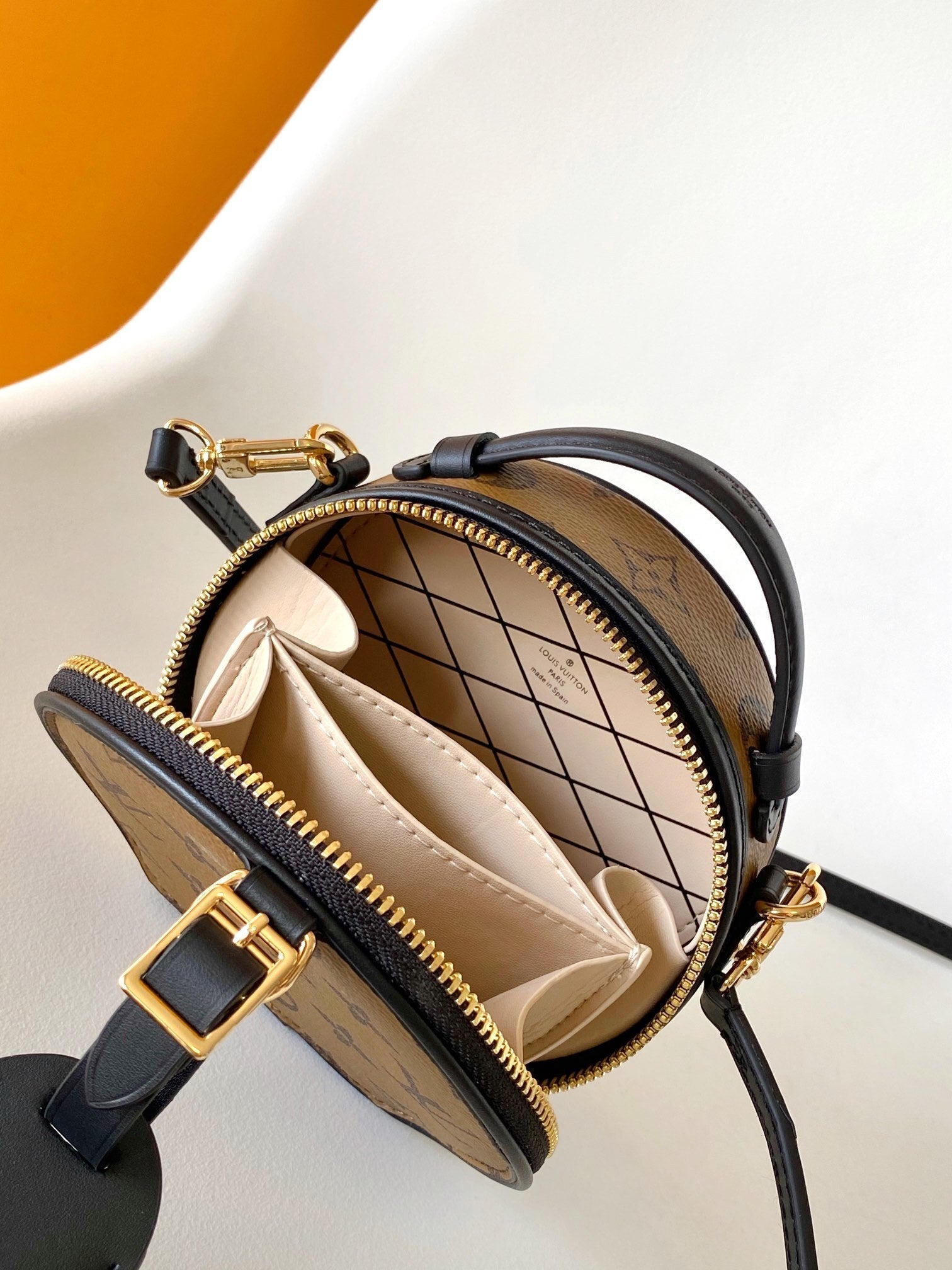 1:1 Replica LV Round pie crossbody bag