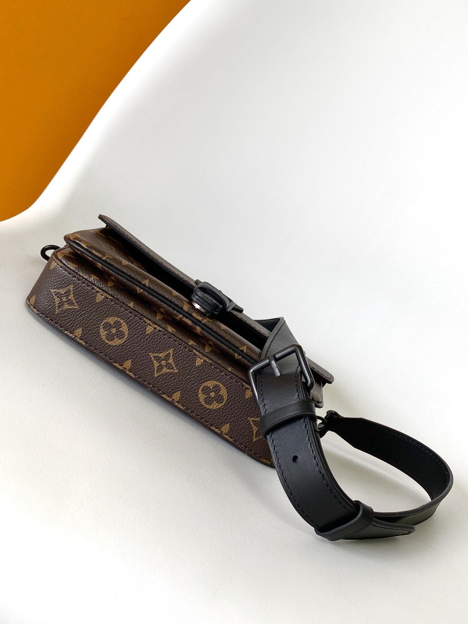 1:1 Replica LV crossbody bag