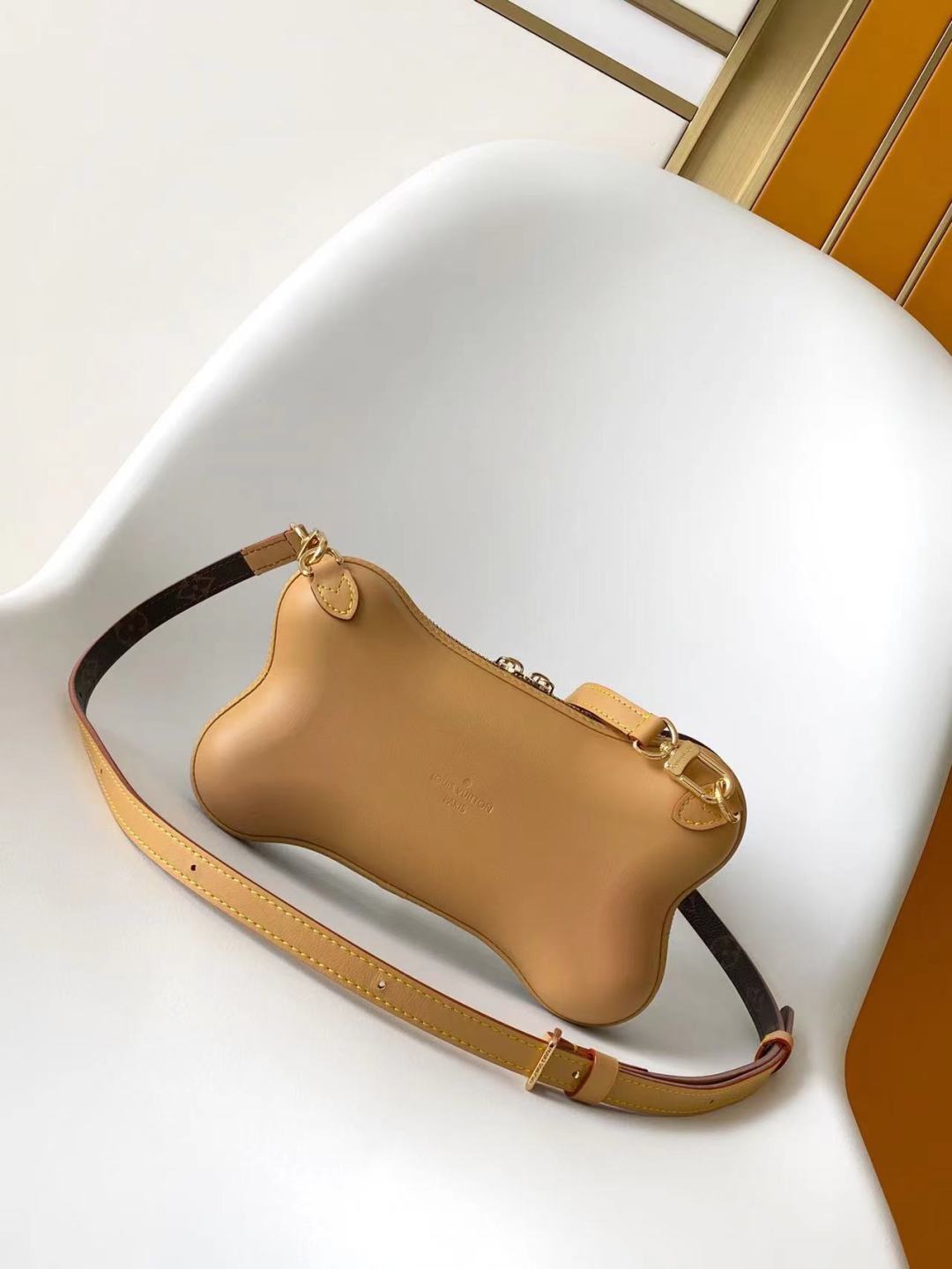 1:1 Replica LV crossbody bag