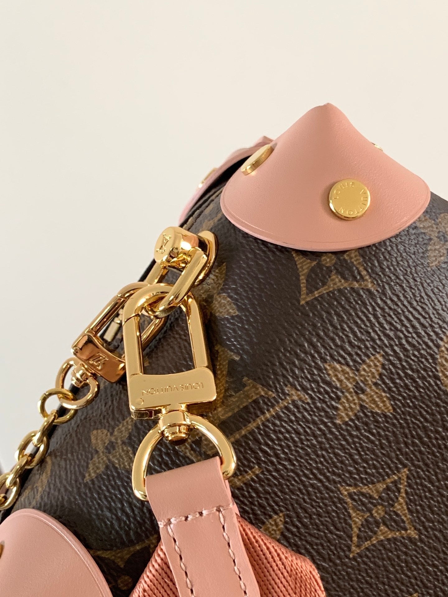 1:1 Replica LV chain crossbody bag